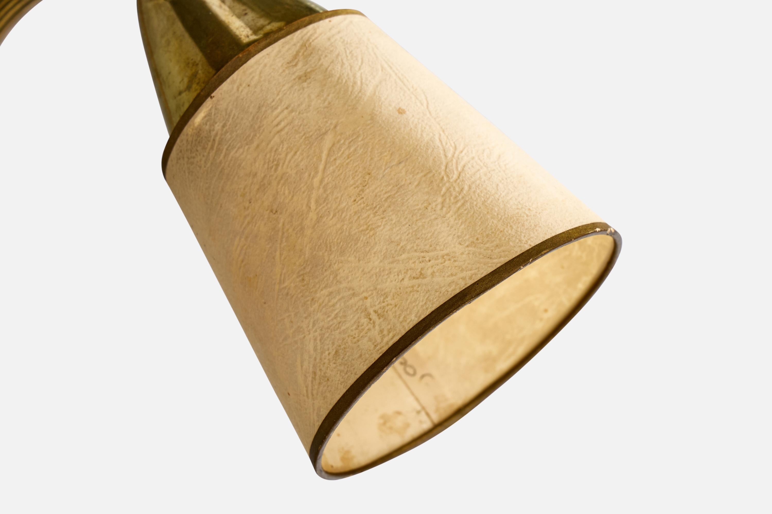 Diseñador francés, lámpara de mesa, latón, papel pergamino, Francia, años 40 en Bueno estado para la venta en High Point, NC