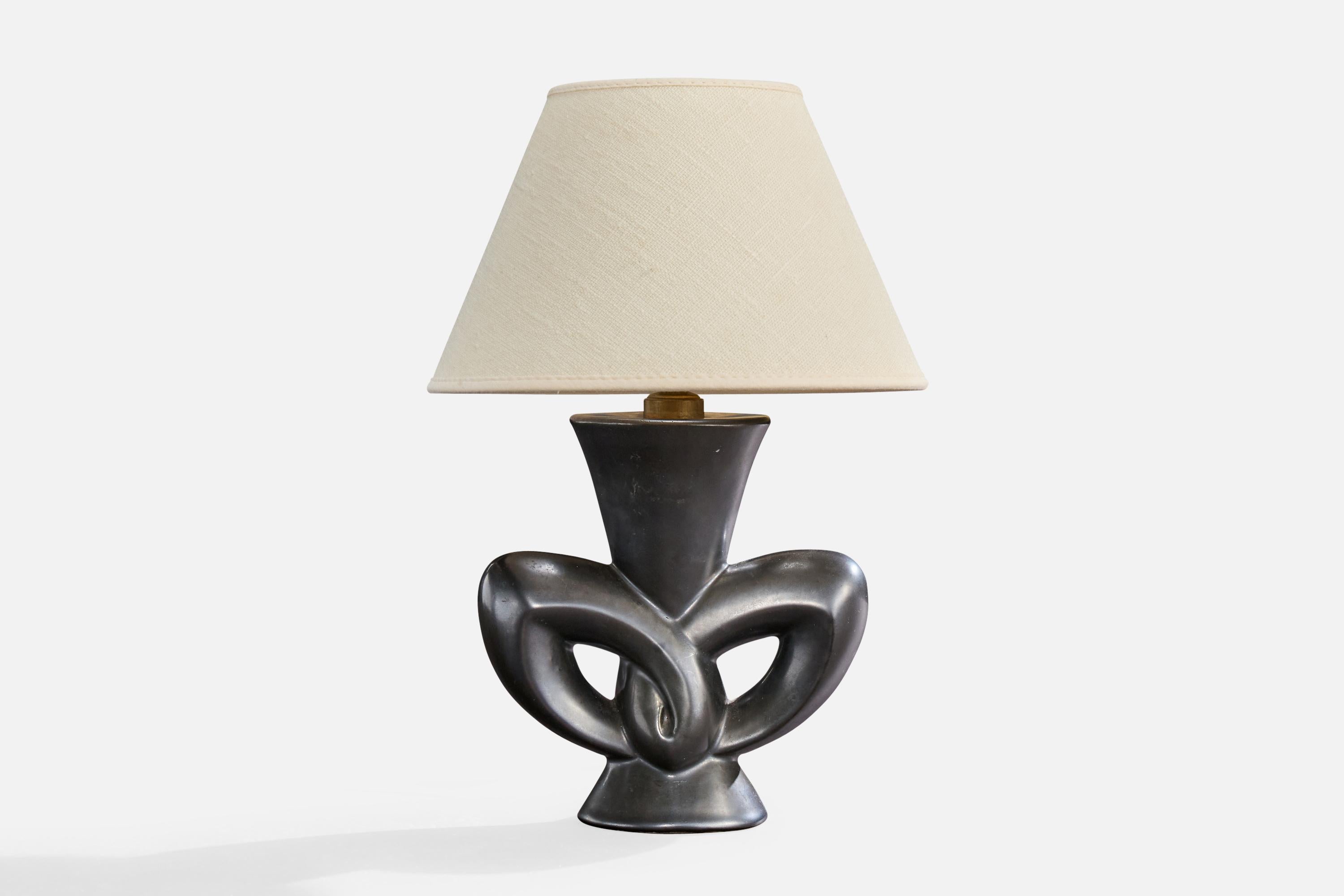 Lampada da tavolo in ceramica smaltata nera progettata e prodotta in Francia, negli anni '50 circa.

Dimensioni della lampada (pollici): 8,375 