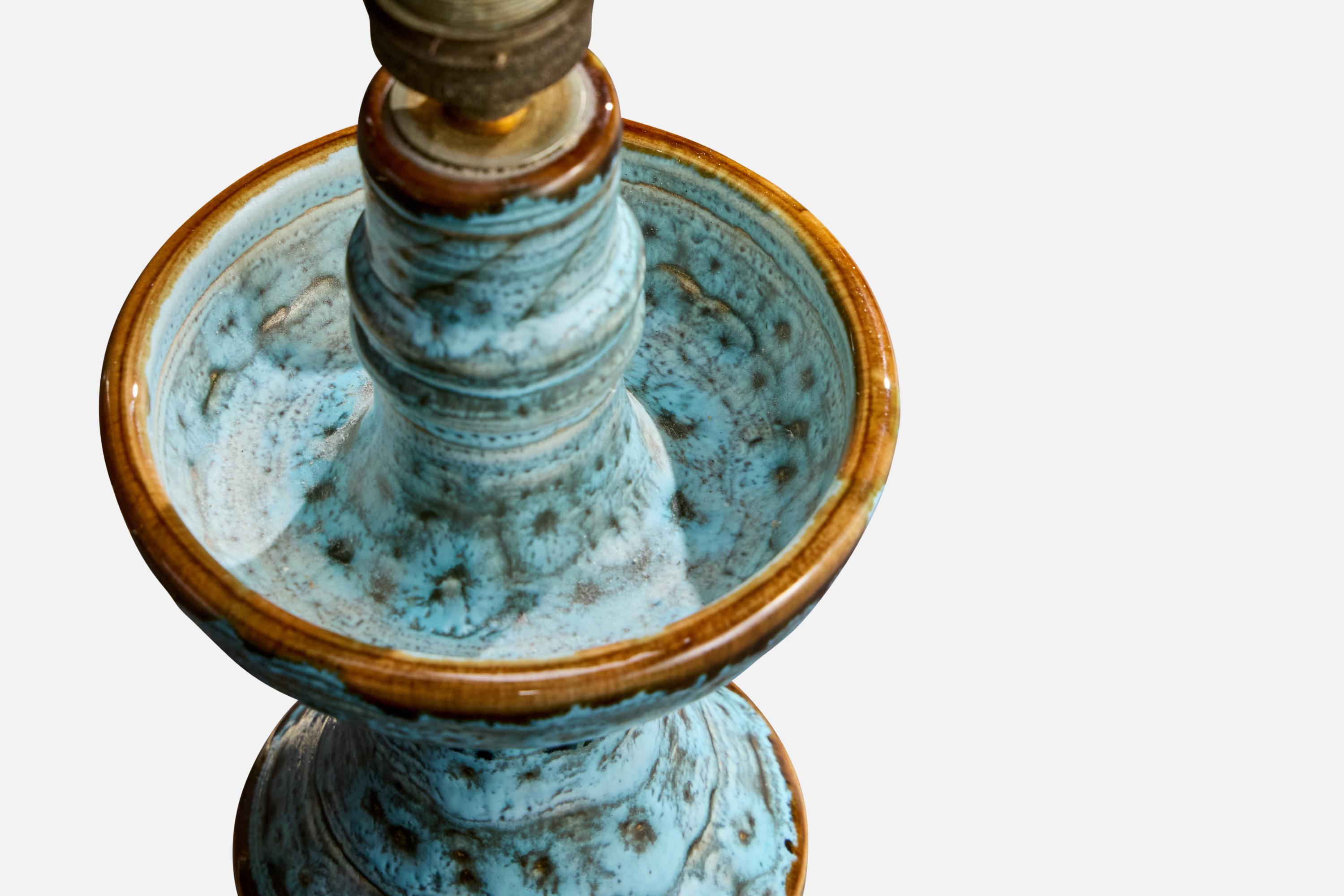 Francese Lampada da tavolo di design francese, ceramica, ottone, Francia, anni '50 in vendita