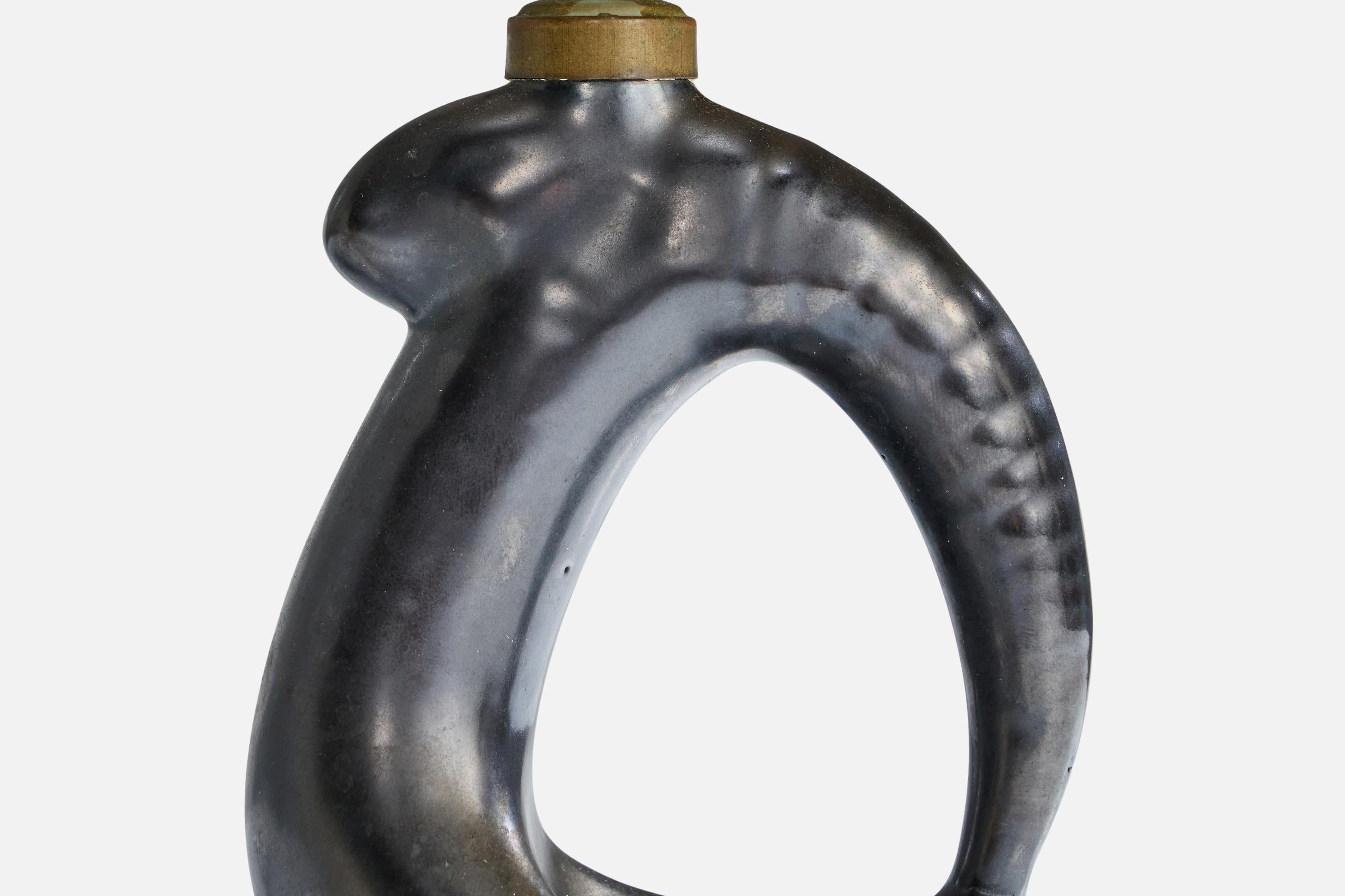 Diseñador francés, lámpara de mesa, cerámica, latón, Francia, años 50 en Bueno estado para la venta en High Point, NC