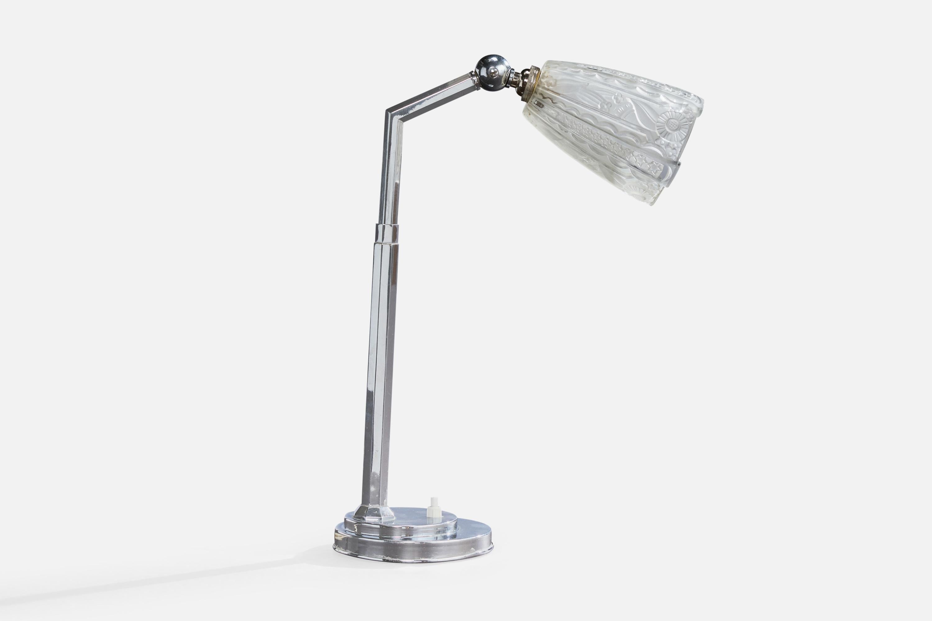 Lámpara de sobremesa regulable de metal cromado y cristal, diseñada y fabricada en Francia, c. 1930.

Dimensiones de la lámpara (pulgadas): 12,75