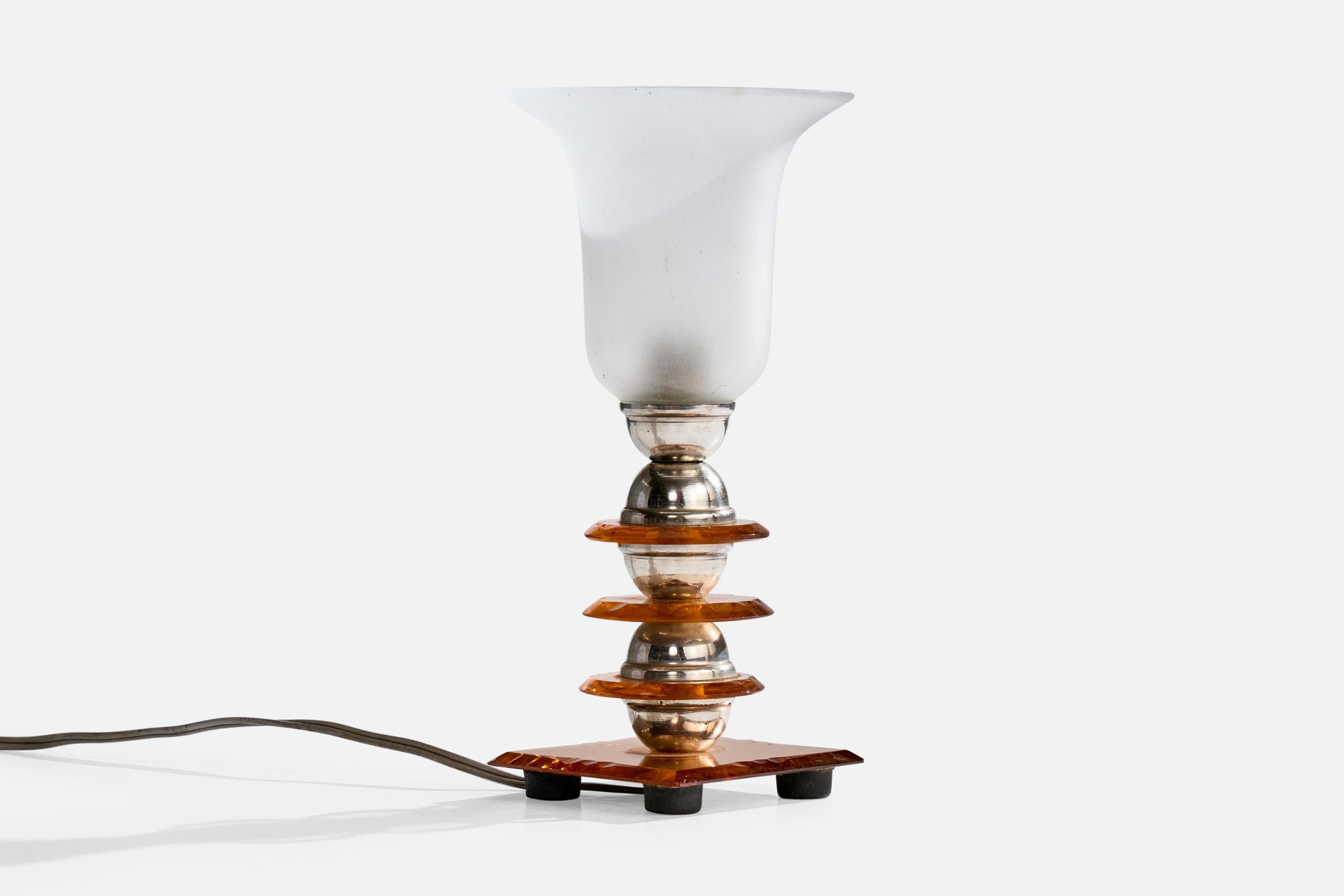 Tischleuchte aus verchromtem Metall, orangefarbenem und weißem Opalglas, entworfen und hergestellt in Frankreich, ca. 1960er Jahre.

Abnutzung entsprechend dem Alter und dem Gebrauch

Abmessungen der Lampe (Zoll): 10,25 