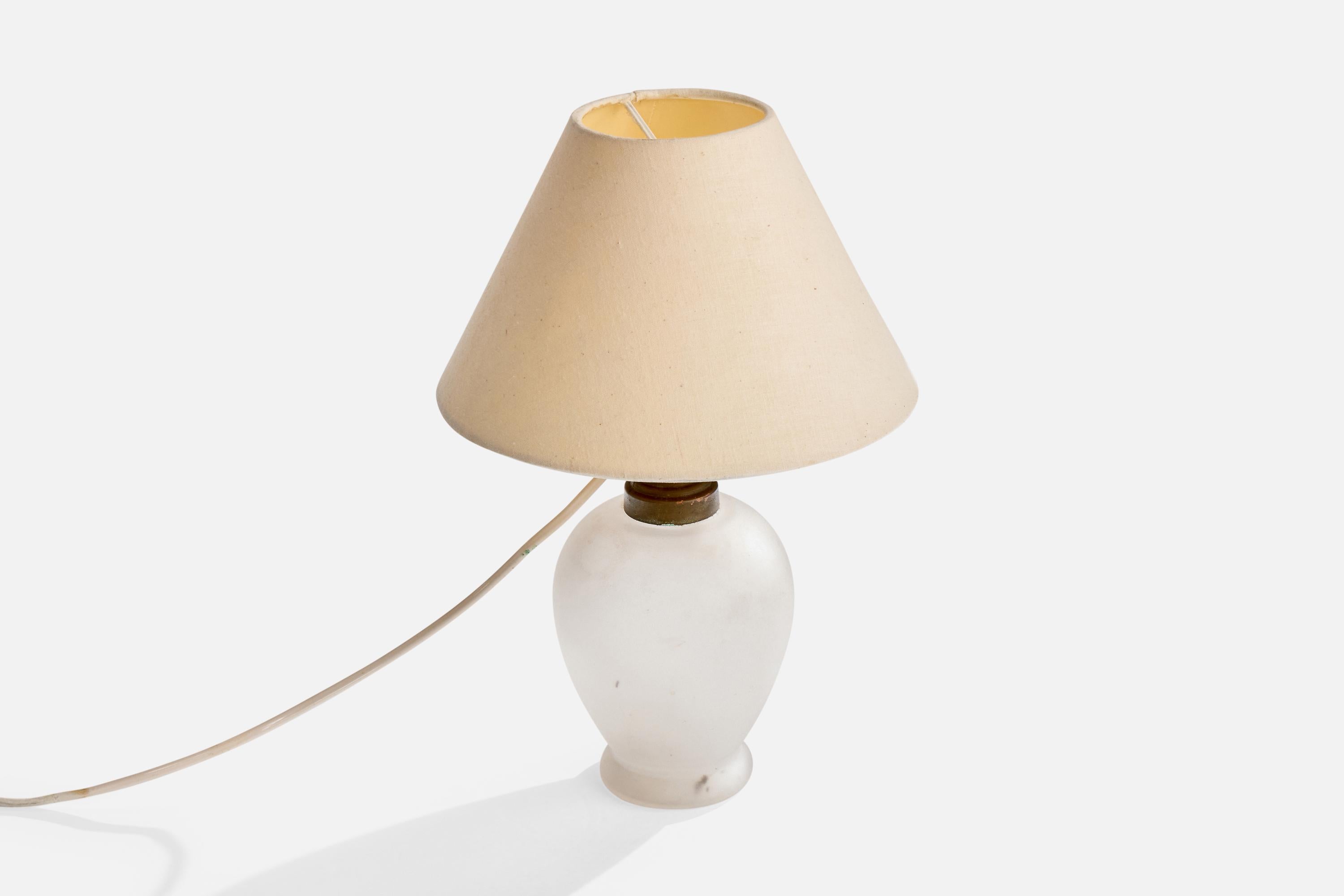 French Designer, Table Lamp, Glass, Brass, France, 1940s In Good Condition For Sale In High Point, NC