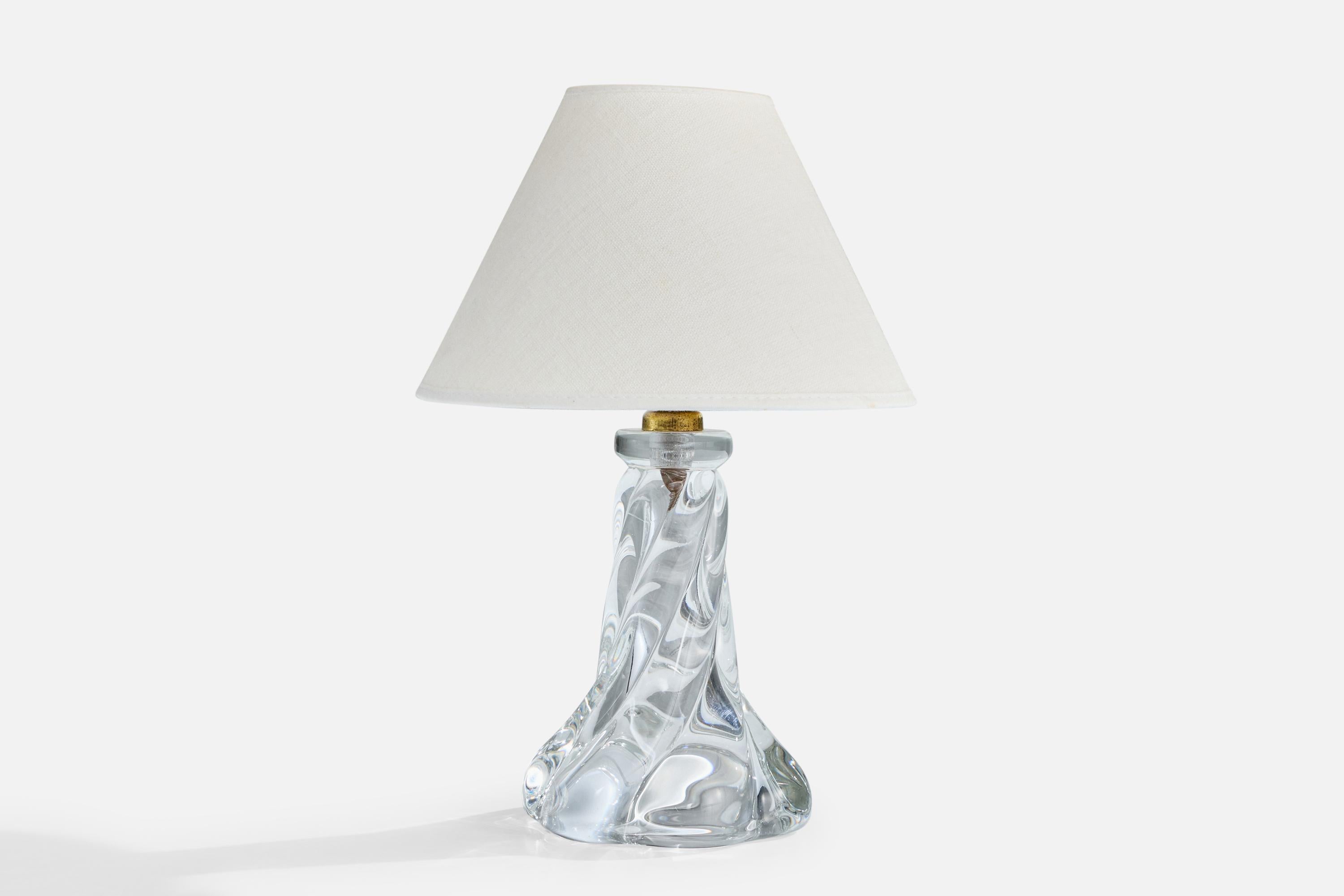 Lámpara de sobremesa de cristal de Cristal y latón, diseñada y fabricada en Francia, c. 1950.

Dimensiones de la pantalla (pulgadas): 3 Diámetro superior x 8