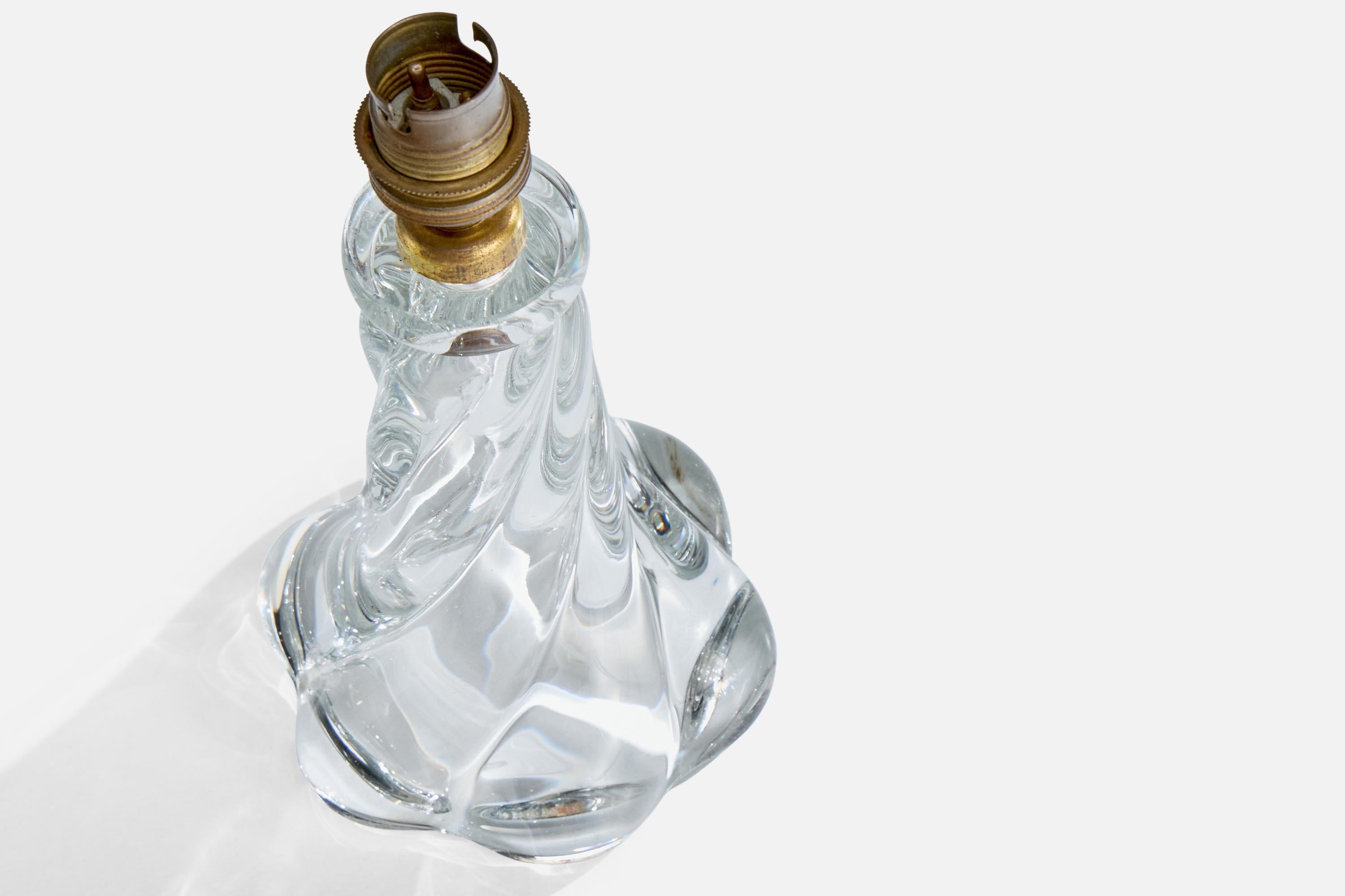 Diseñador francés, Lámpara de mesa, Cristal, Latón, Francia, años 1950 Francés en venta