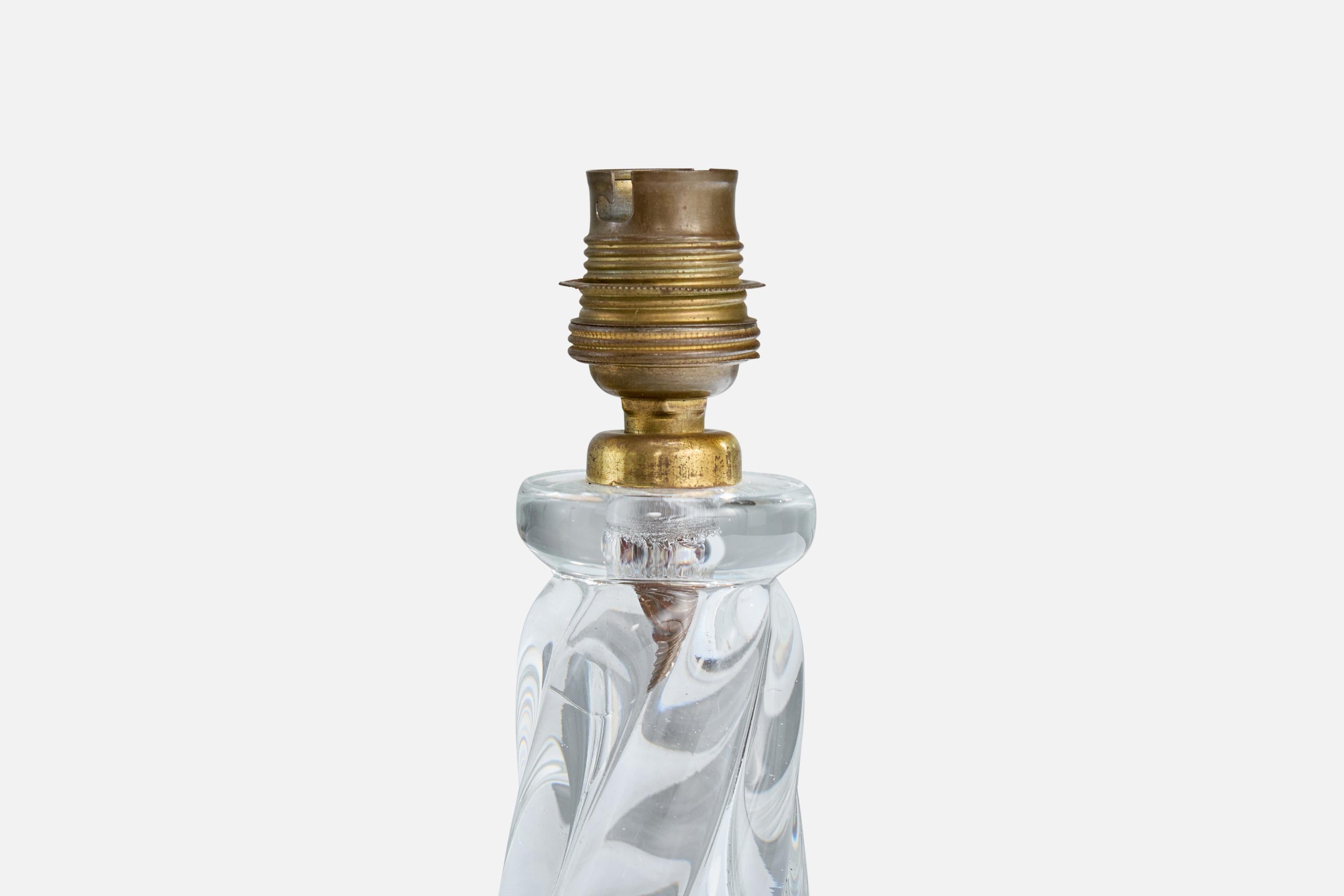 Diseñador francés, Lámpara de mesa, Cristal, Latón, Francia, años 1950 en Bueno estado para la venta en High Point, NC