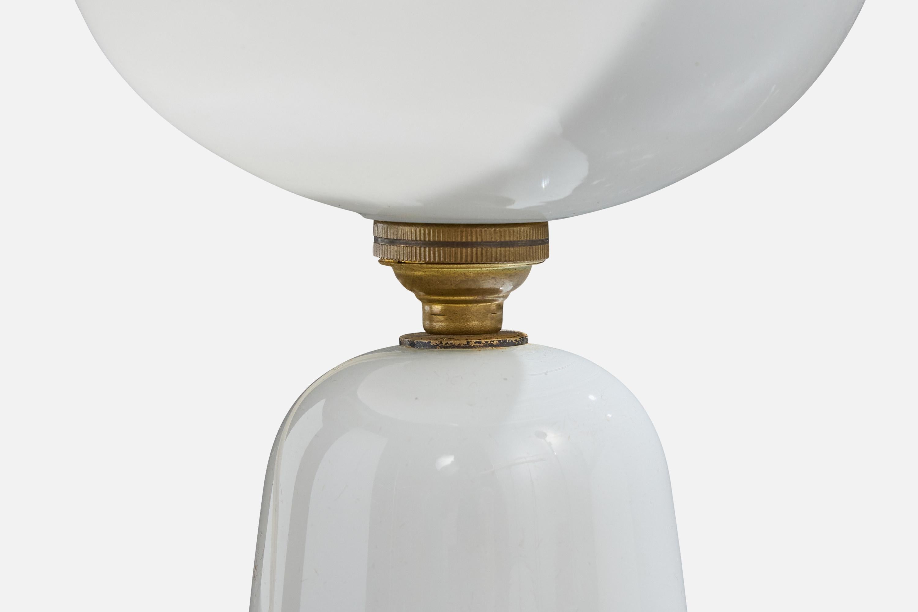 Diseñador francés, Lámpara de mesa, Cristal, Latón, Francia, años 1950 mediados del siglo XX en venta