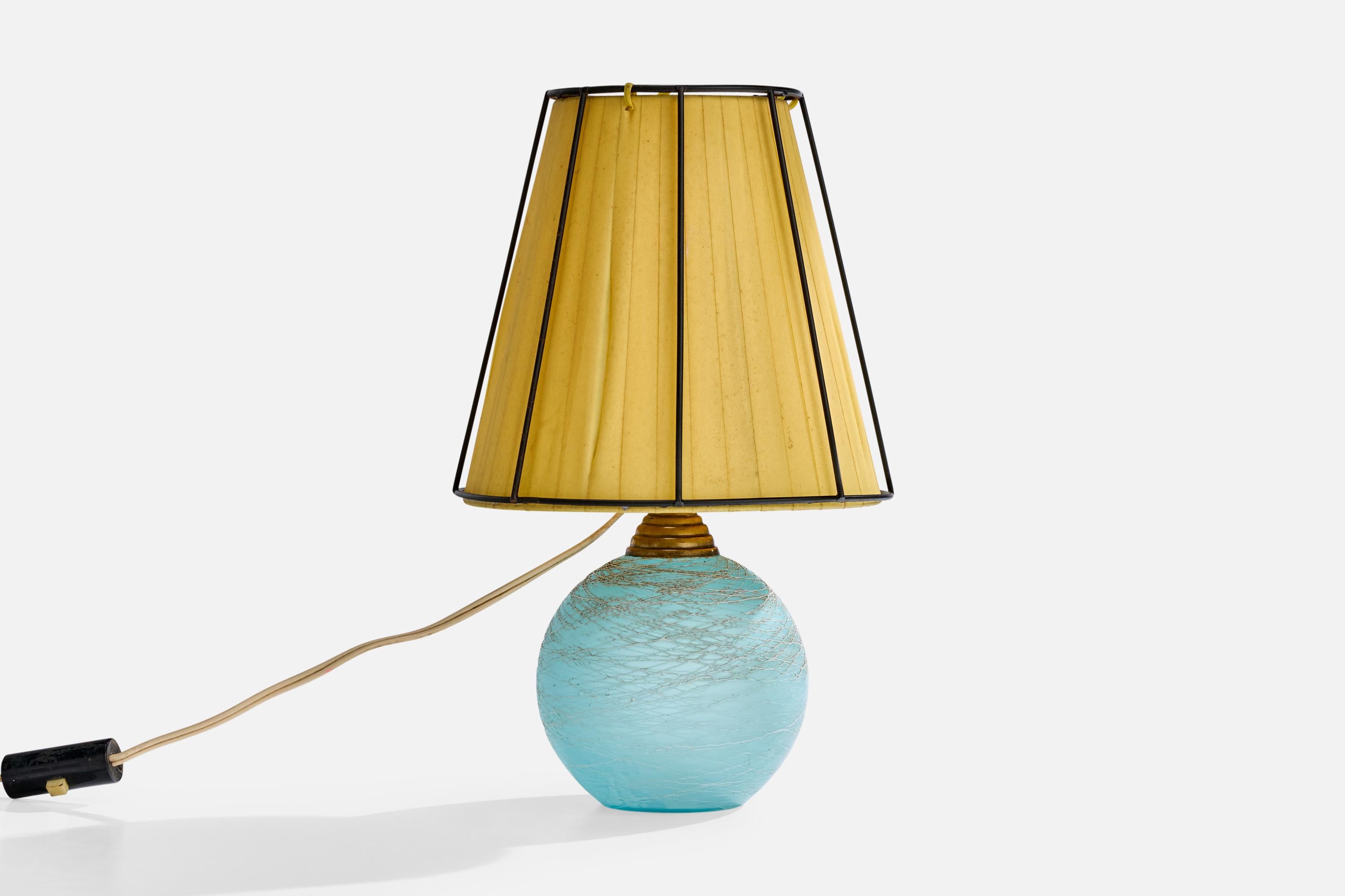 Français Lampe de table de designer français, verre, laiton, fer, tissu, France, années 1940 en vente
