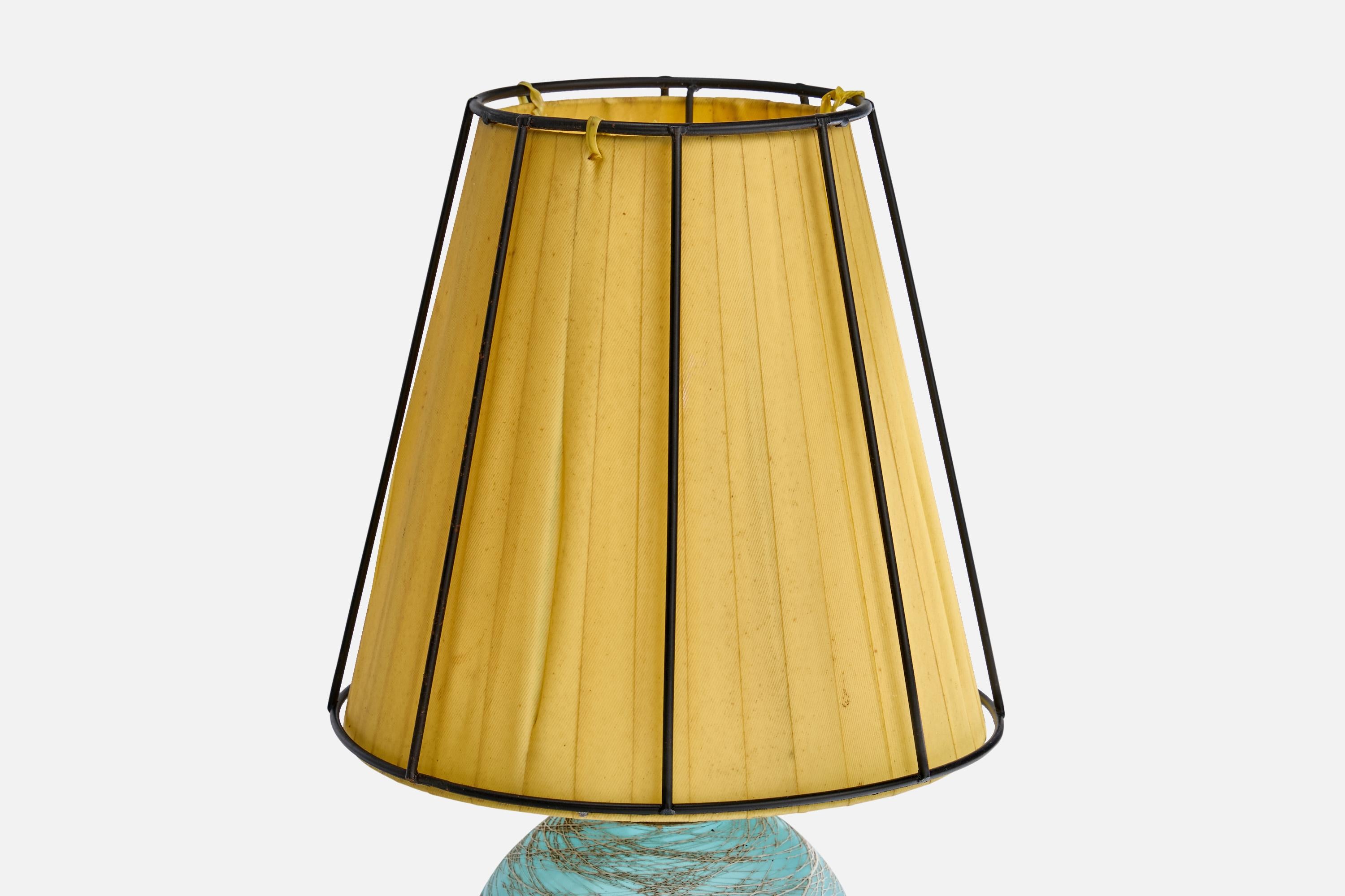 Milieu du XXe siècle Lampe de table de designer français, verre, laiton, fer, tissu, France, années 1940 en vente