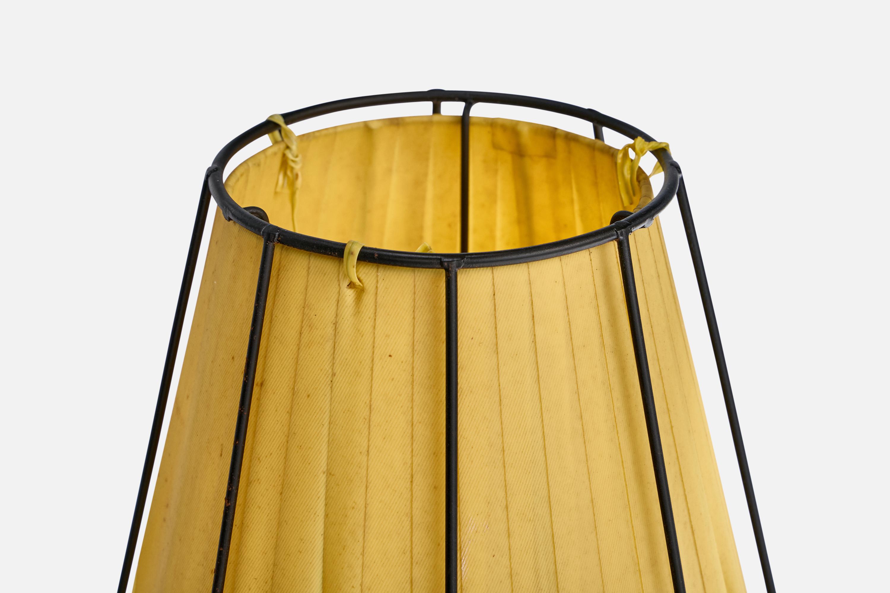 Tissu Lampe de table de designer français, verre, laiton, fer, tissu, France, années 1940 en vente