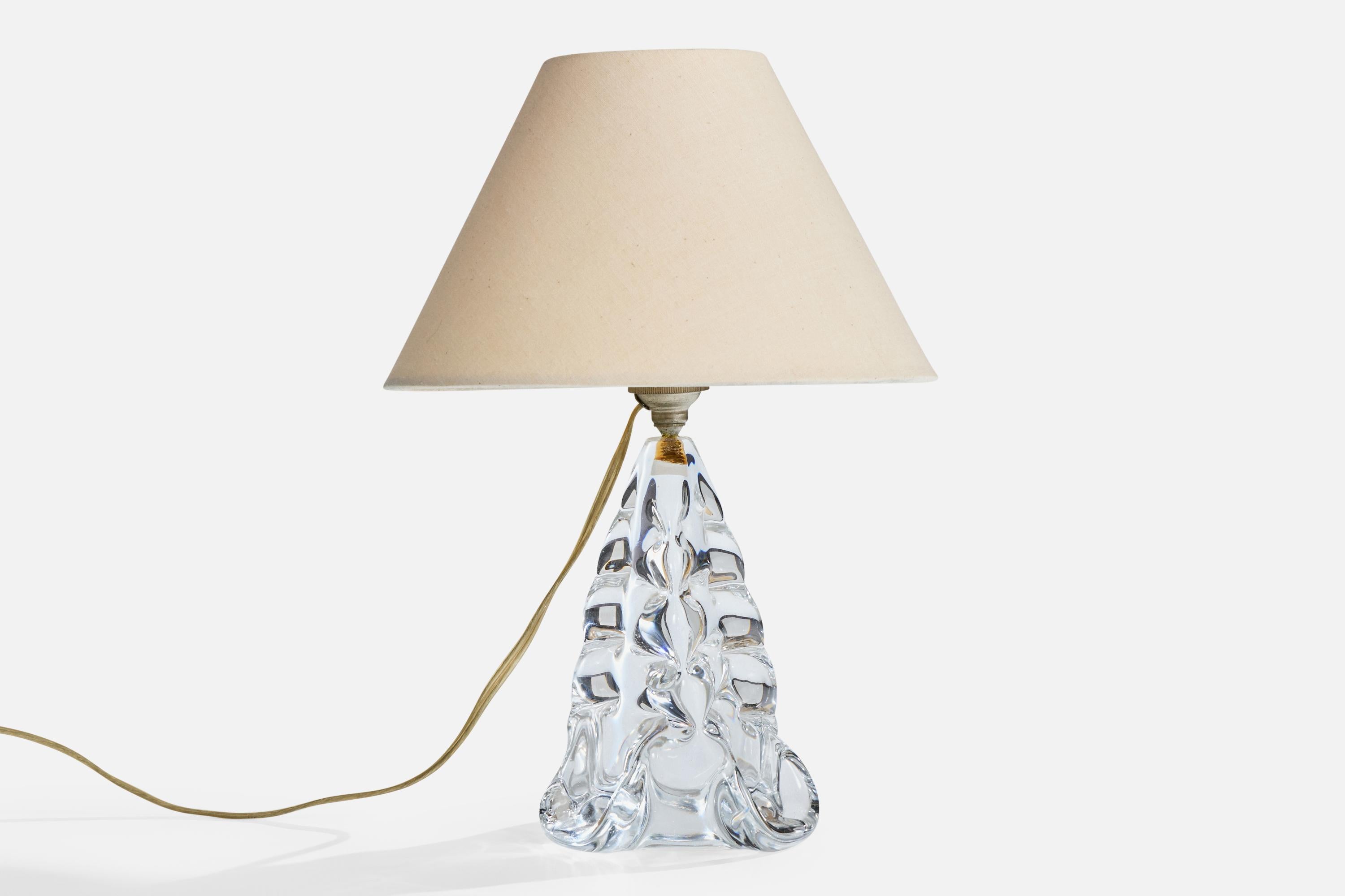 Lampe de table en verre soufflé et métal, conçue et produite en France, C.1950.

Dimensions de la lampe (pouces) : 7.4 