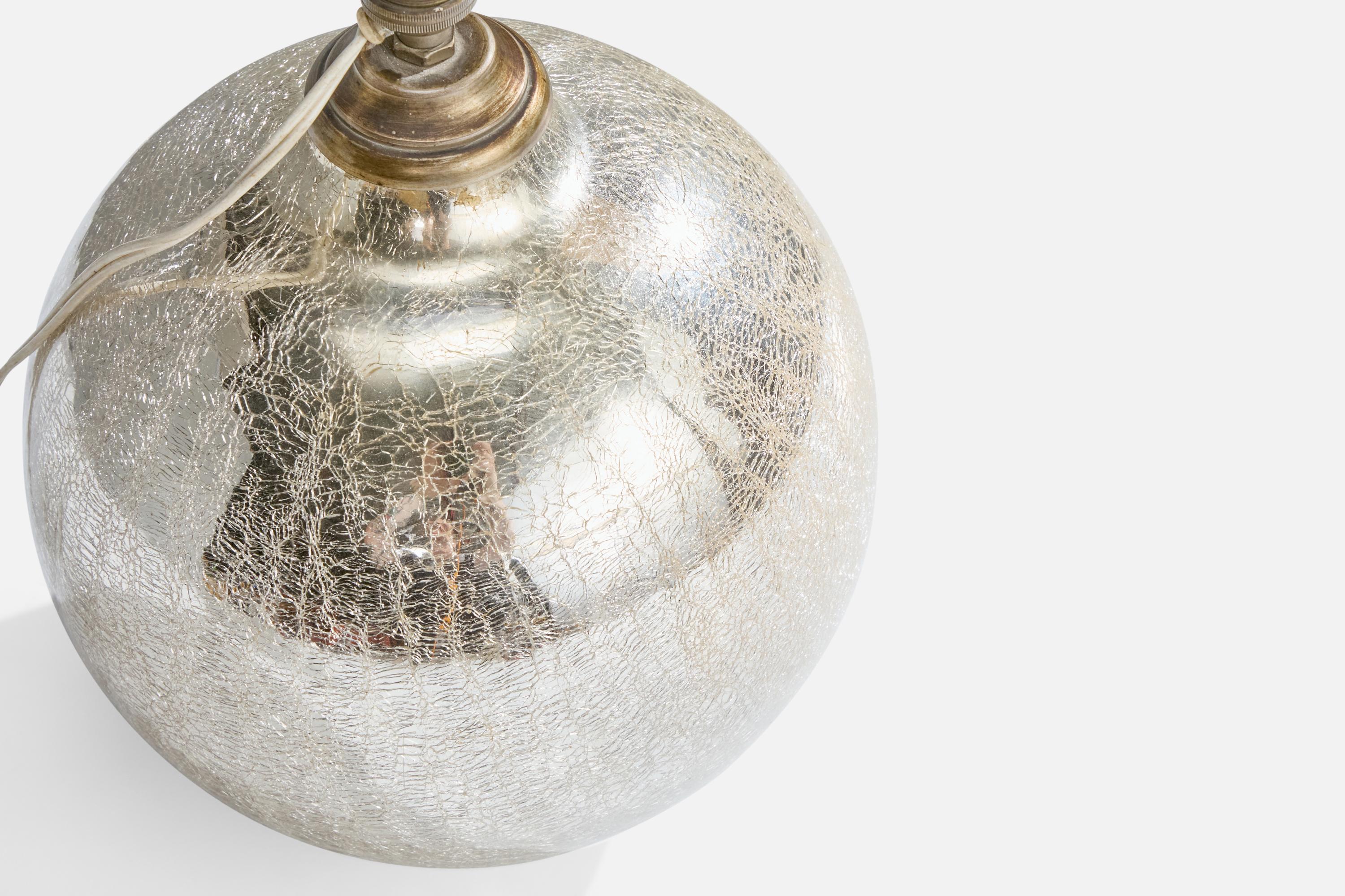 Diseñador francés, lámpara de sobremesa, cristal, pan de plata, latón, Francia, años 30 en Bueno estado para la venta en High Point, NC