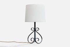 Französischer Designer, Tischlampe, Eisen, Messing, Frankreich, 1940er Jahre