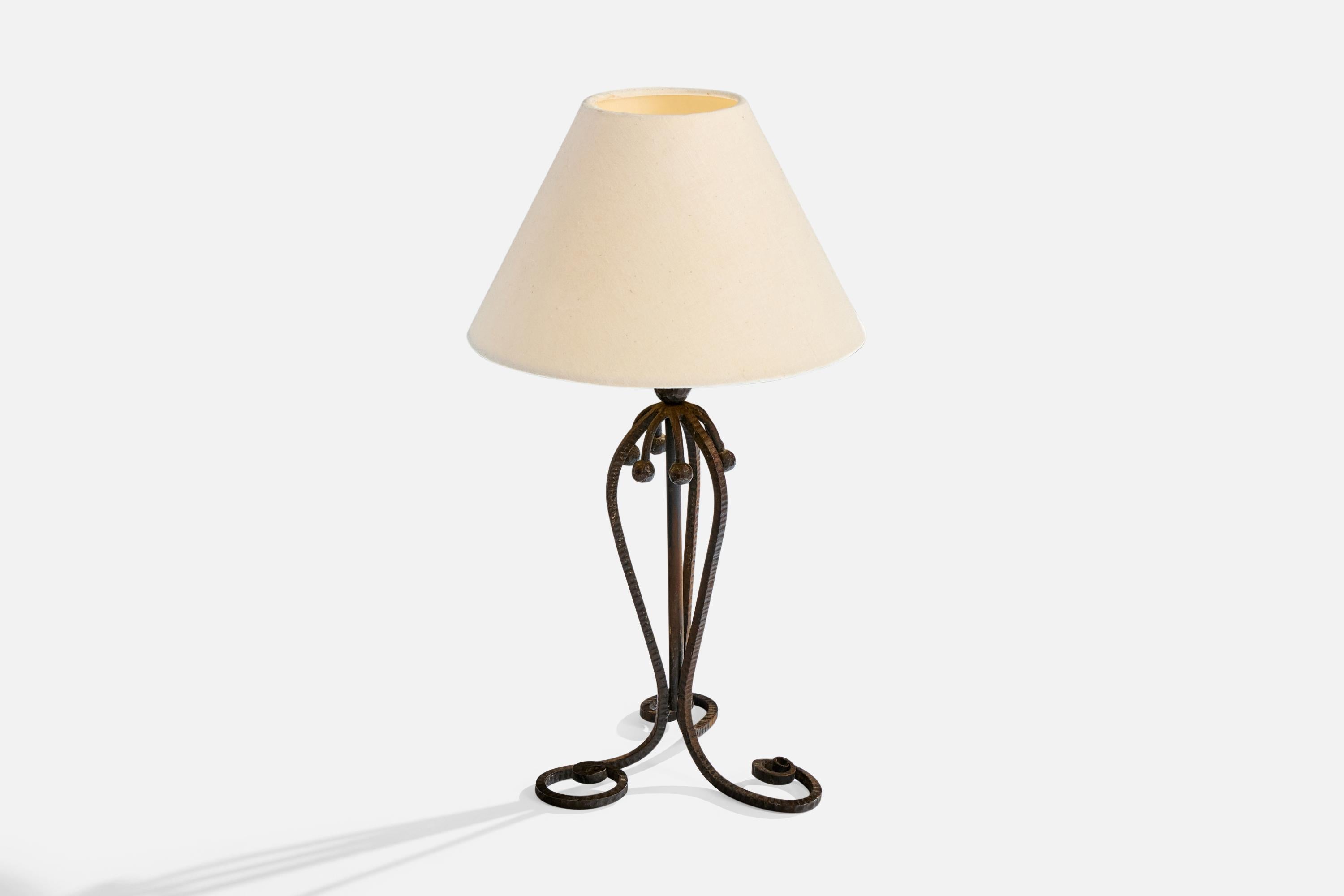Mid-Century Modern Lampe de table de designer français, fer, laiton, France, années 1950 en vente