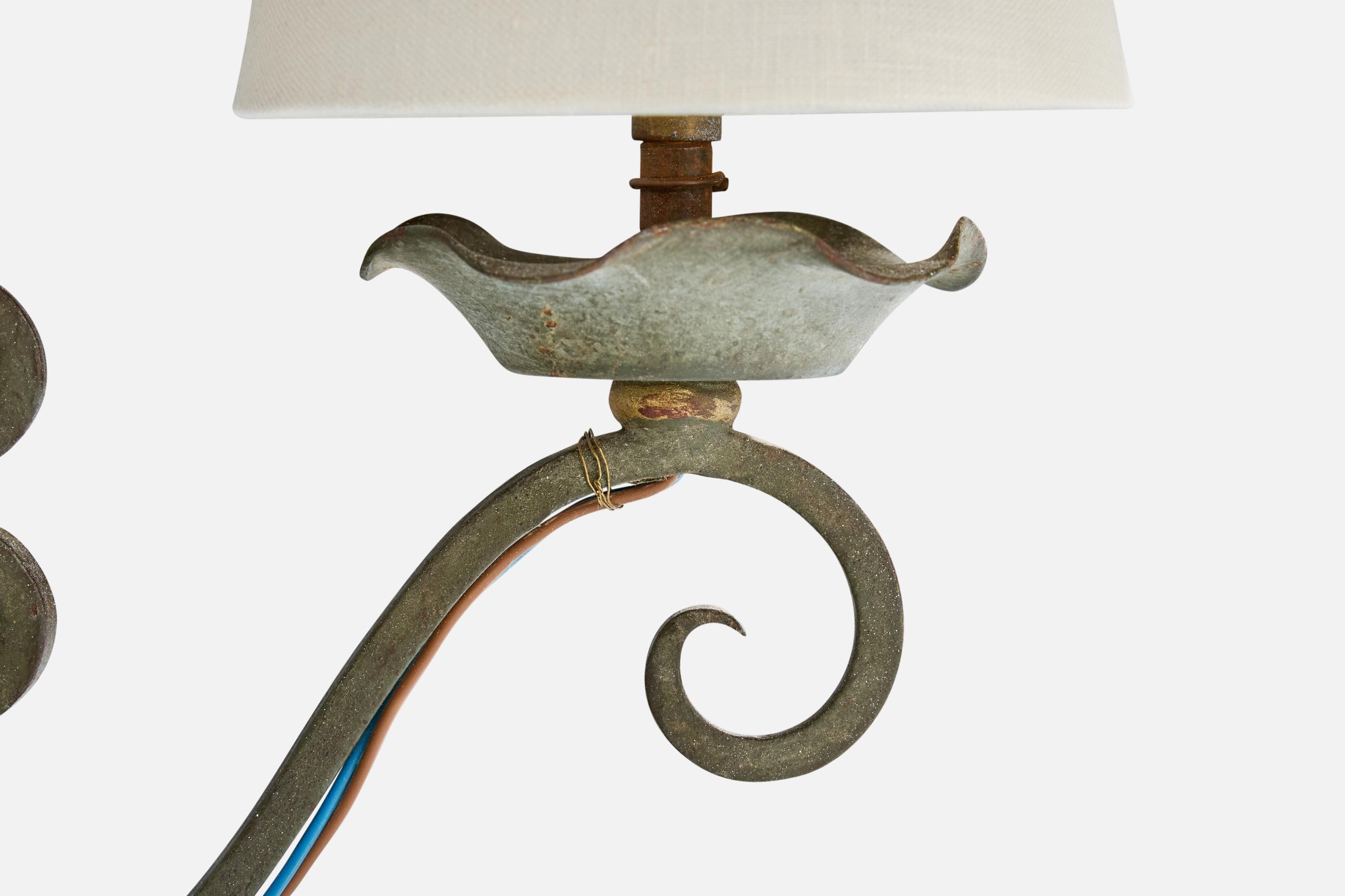 Diseñador francés, Lámpara de mesa, Hierro, Tela, Francia, Años 50 en Bueno estado para la venta en High Point, NC