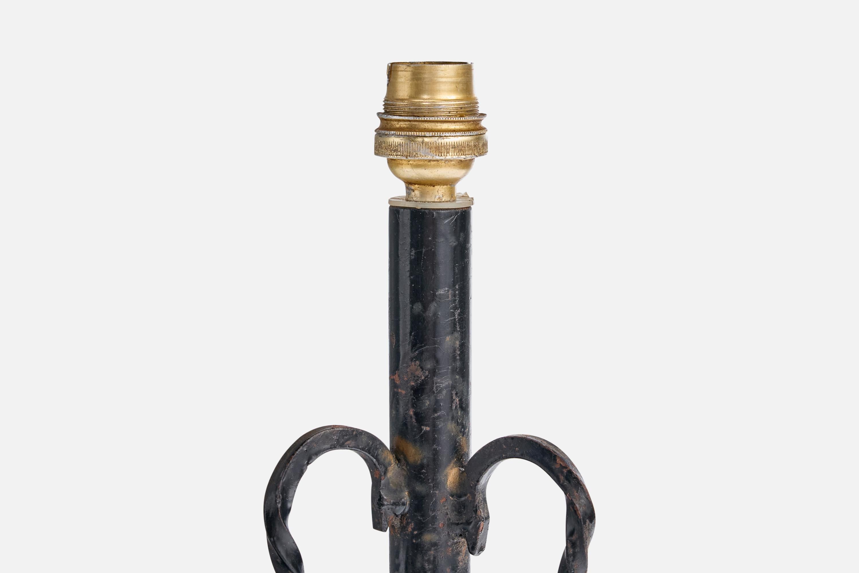 French Designer, Table Lamp, Iron, France, 1950s In Good Condition For Sale In High Point, NC