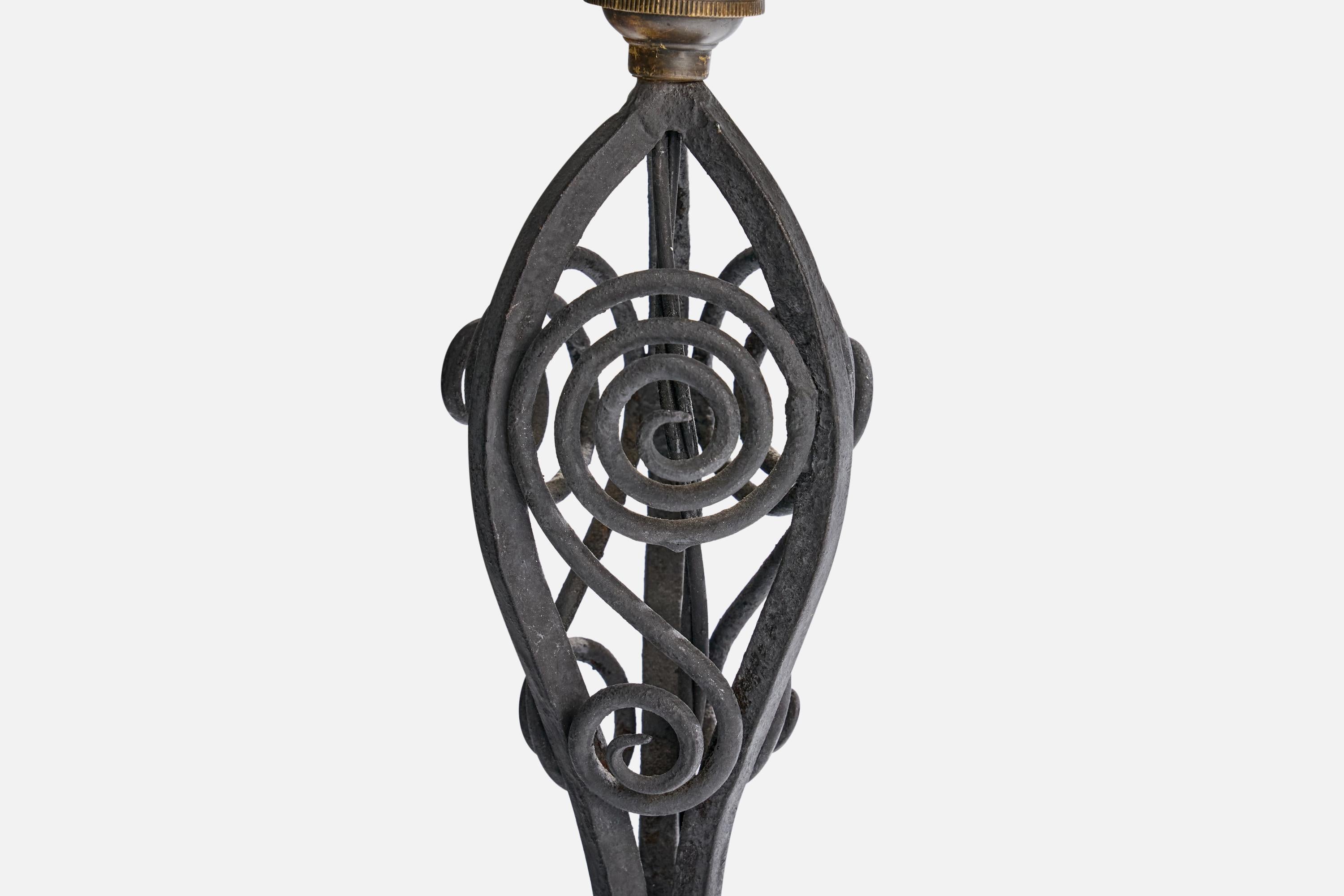 Französischer Designer, Tischlampe, Eisen, Frankreich, 1950er Jahre (Europäisch) im Angebot