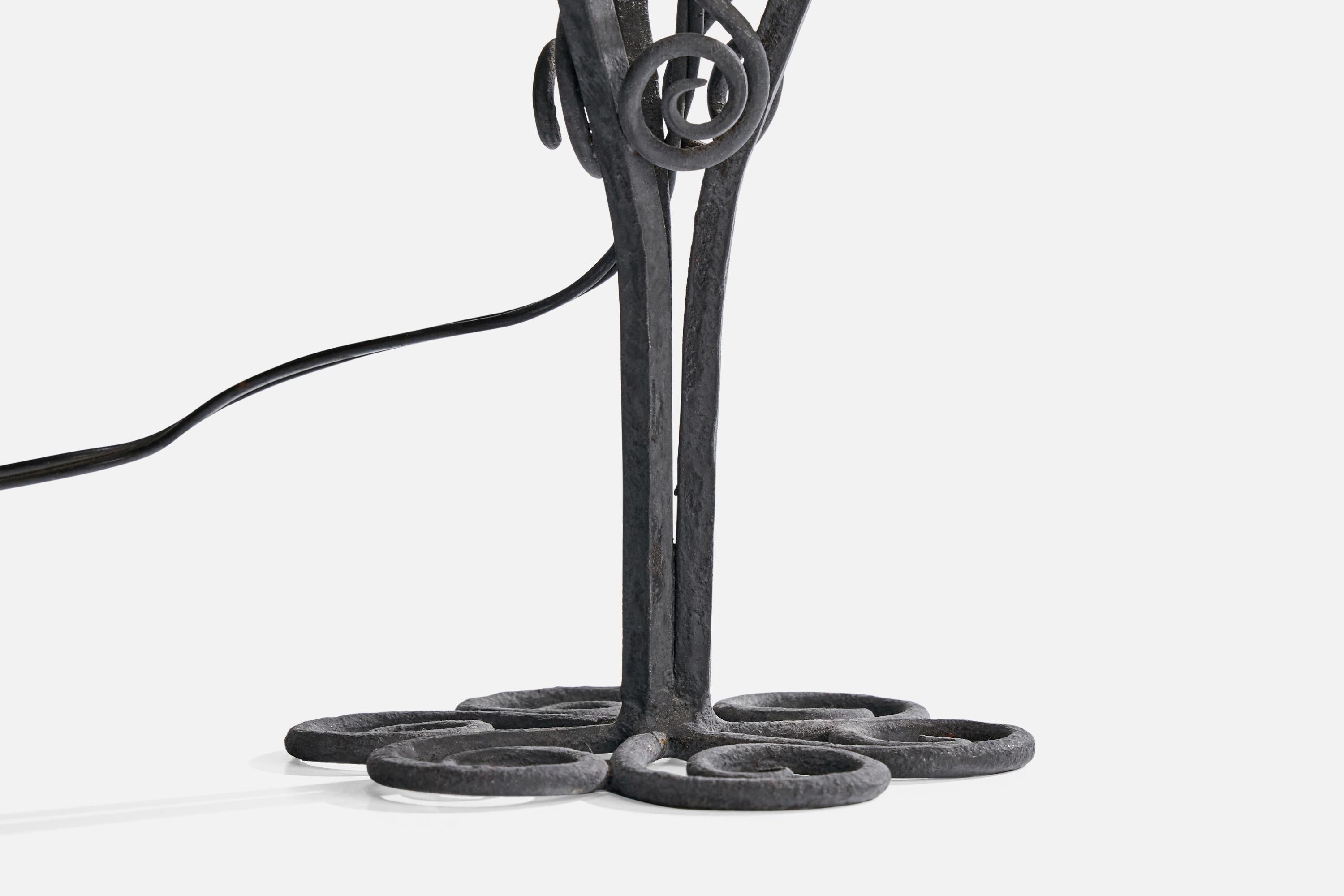 Französischer Designer, Tischlampe, Eisen, Frankreich, 1950er Jahre (Mitte des 20. Jahrhunderts) im Angebot
