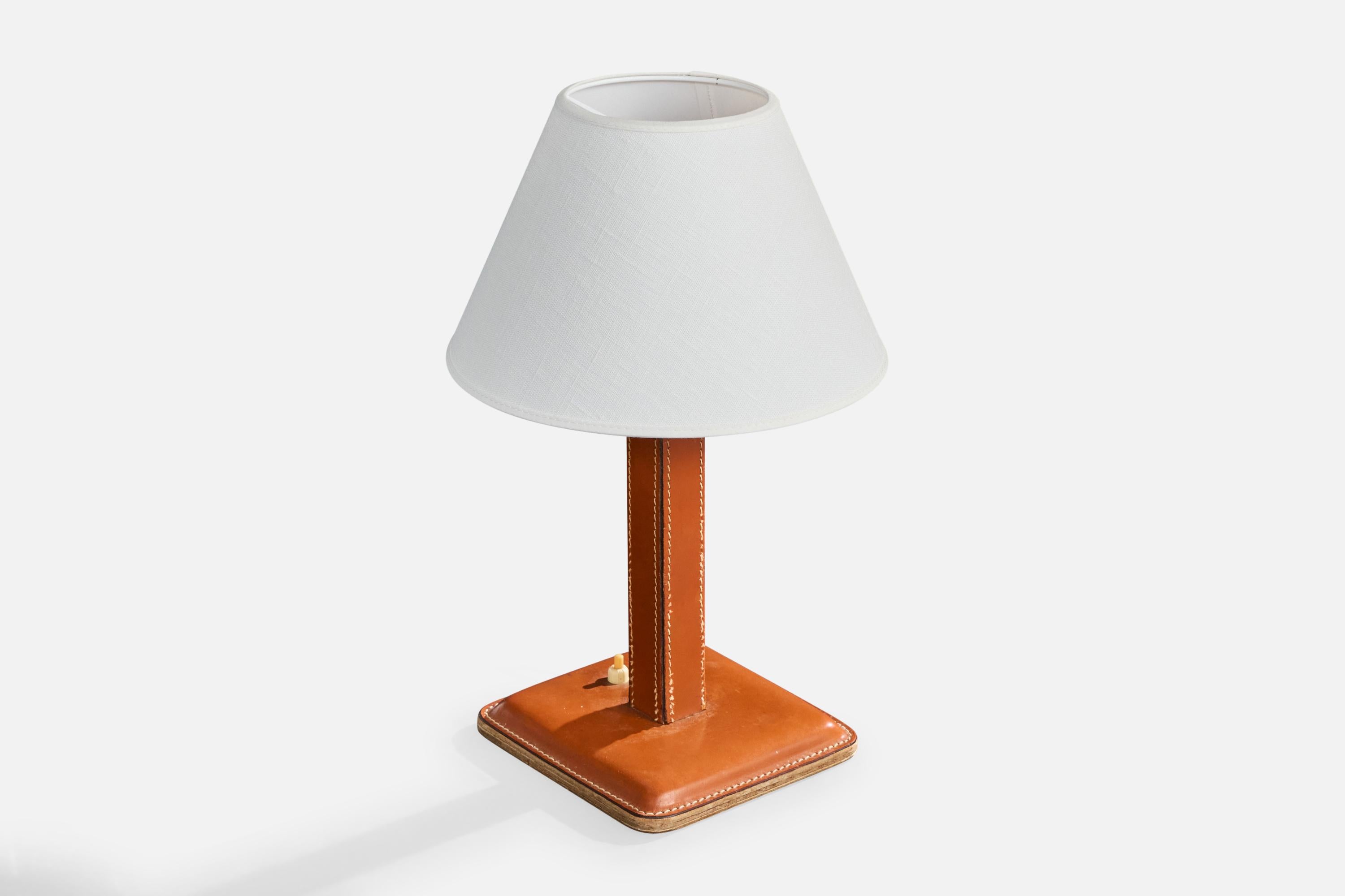 Mid-Century moderno Lampada da tavolo di design francese, pelle, Francia, anni '50 in vendita