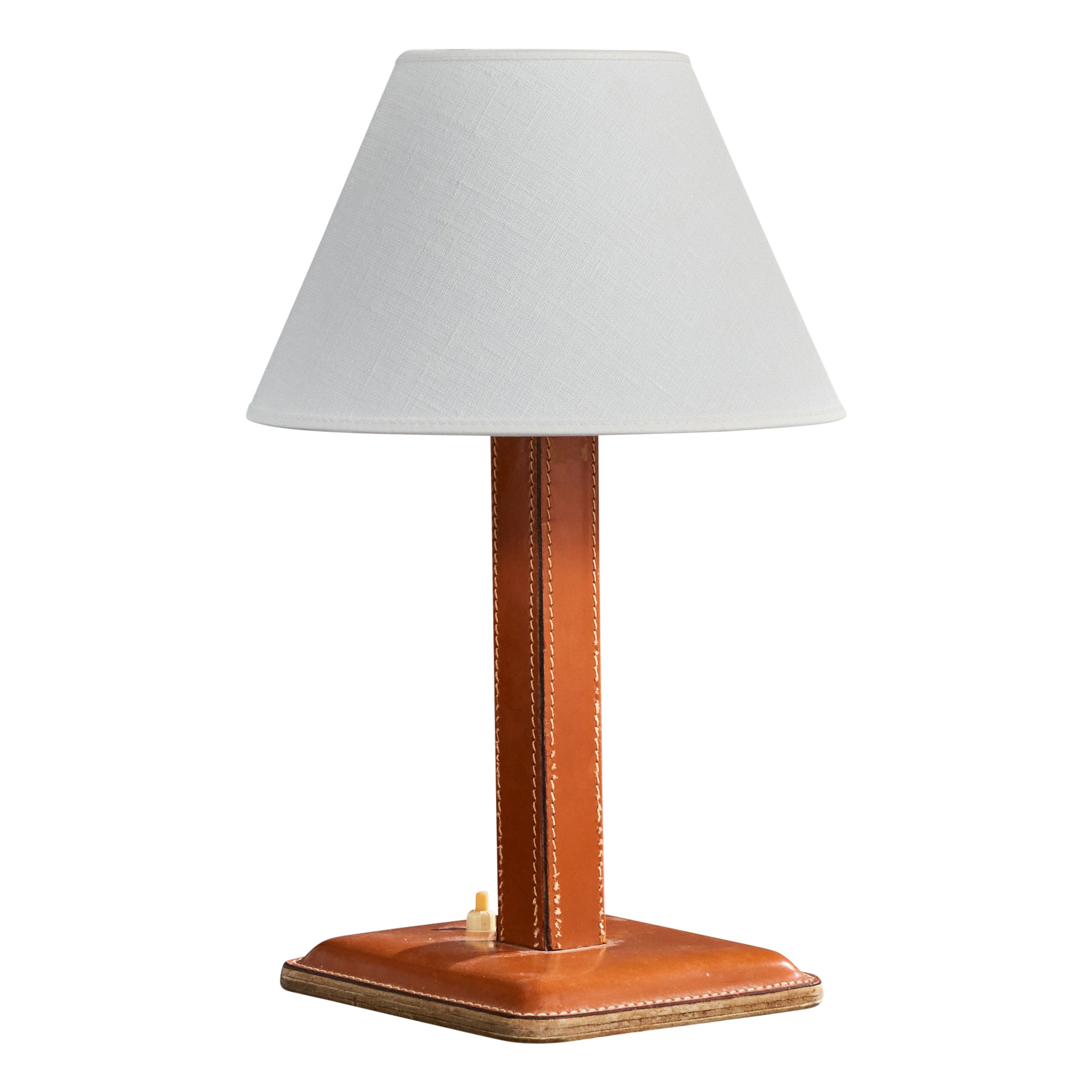 Diseñador francés, lámpara de mesa, cuero, Francia, años 50