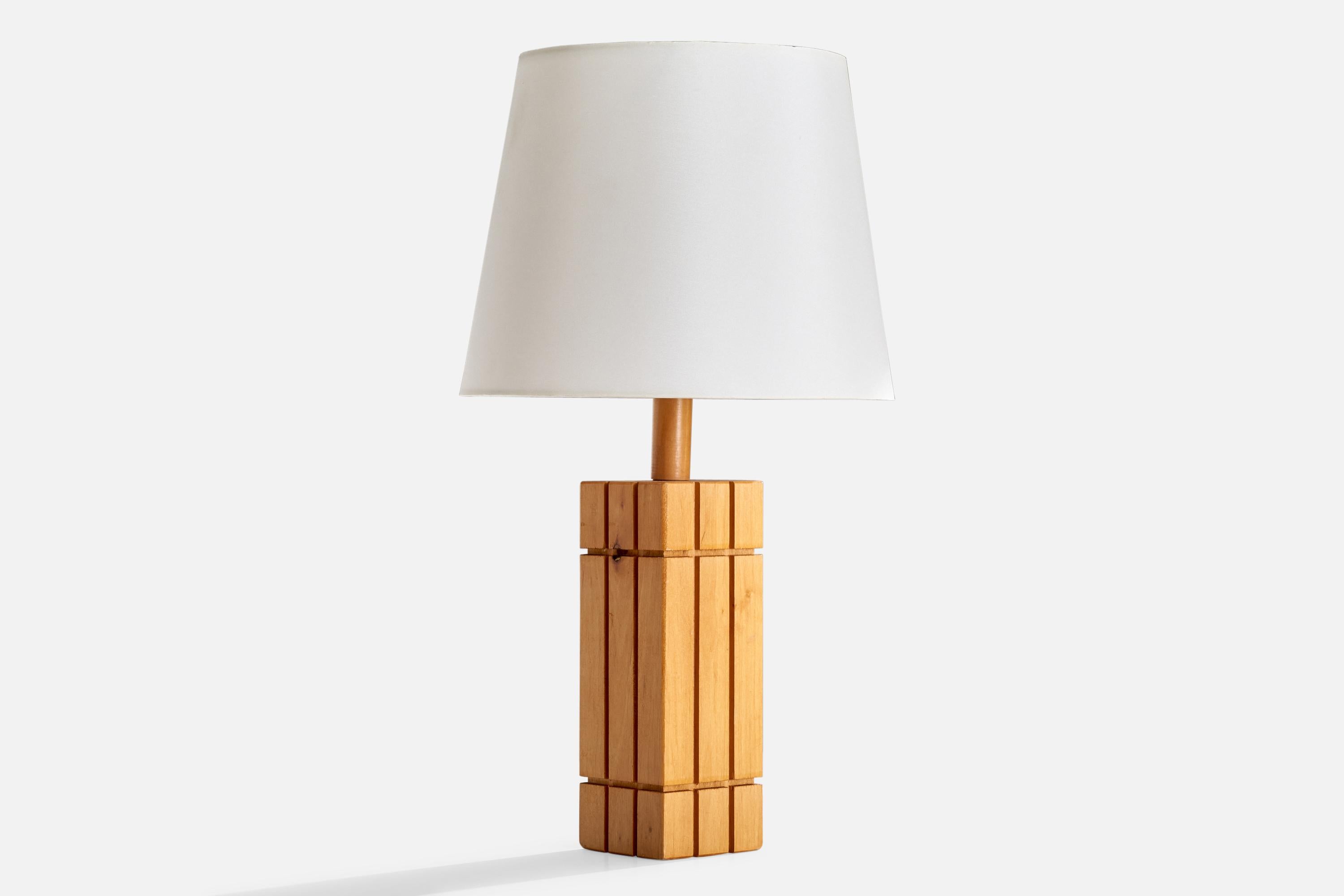 Tischlampe aus Kiefernholz, entworfen und hergestellt in Frankreich, ca. 1980er Jahre.

Abmessungen der Lampe (Zoll): 12,75
