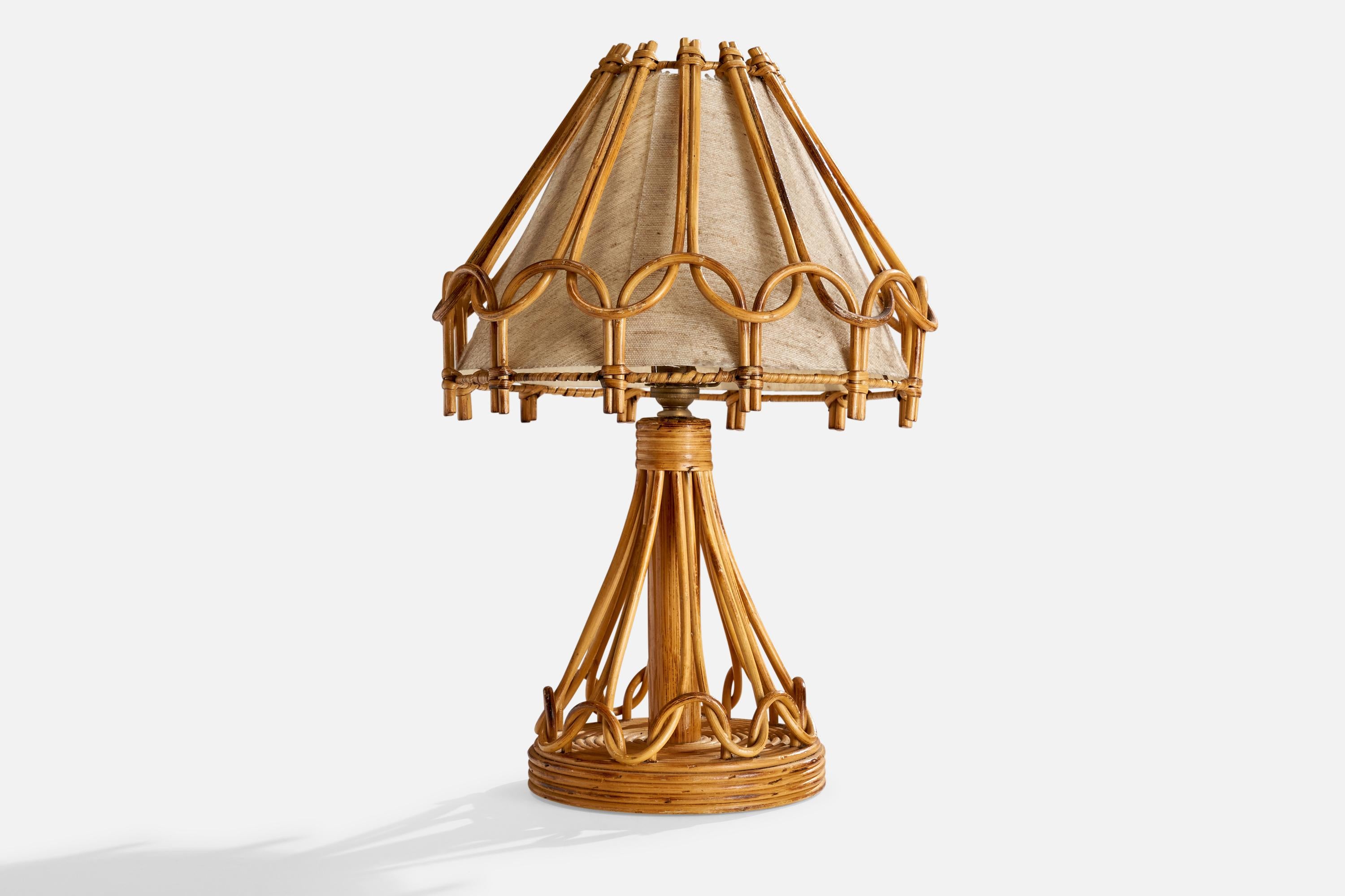 Lampe de table en rotin, bambou et tissu, conçue et produite en France, c.C. années 1960.

Dimensions de la lampe (pouces) : 11