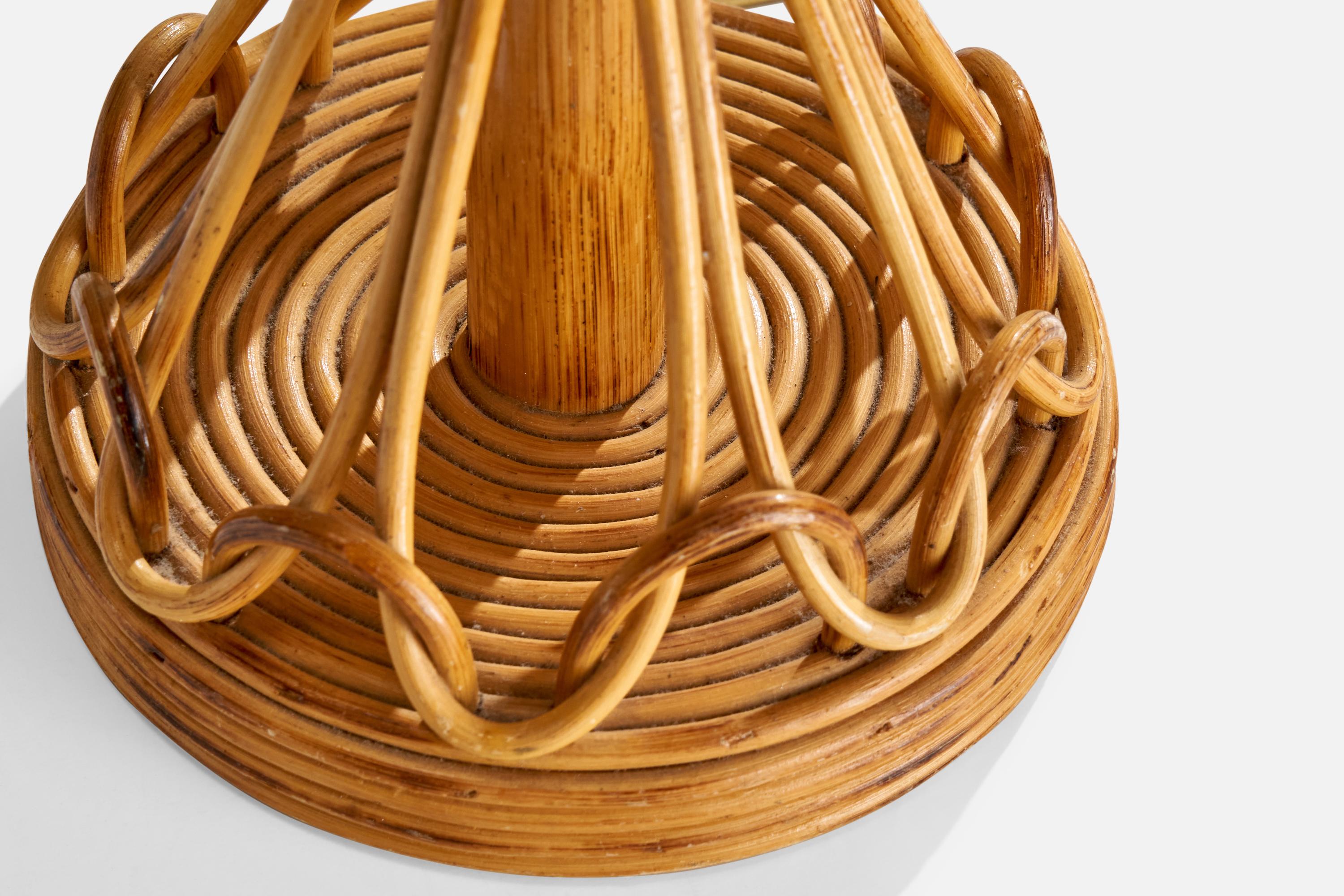Tissu Designer français, lampe de bureau, rotin, bambou, tissu, France, années 1960 en vente