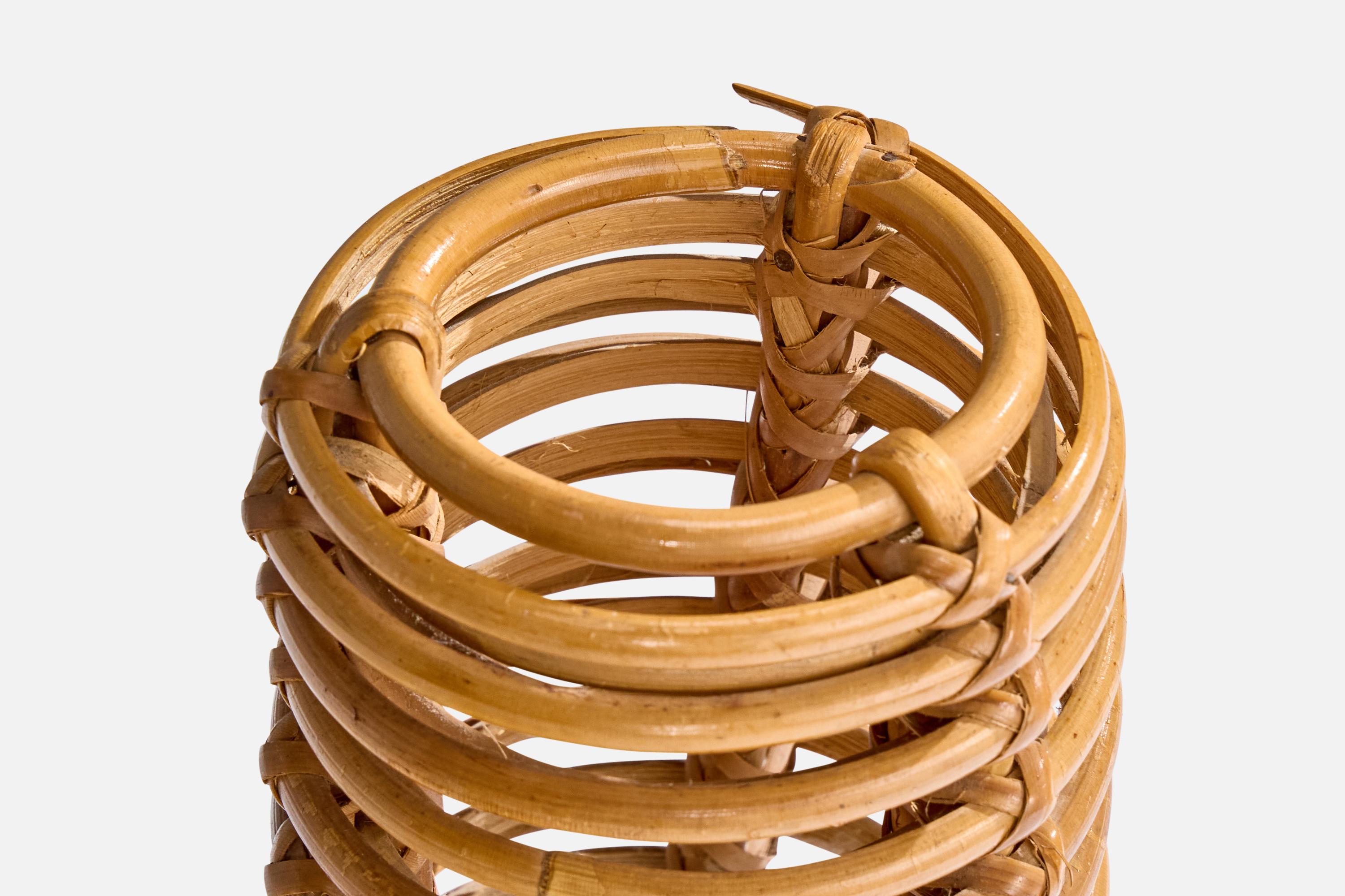 Französische Designerin, Tischlampe, Rattan, Bambus, Frankreich, 1960er Jahre im Zustand „Gut“ im Angebot in High Point, NC