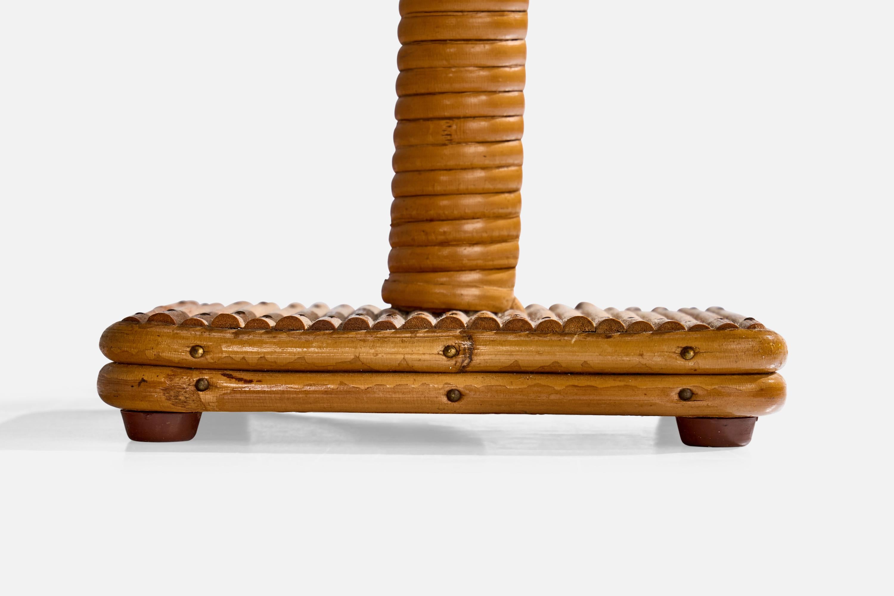 French Designer, Table Lamp, Rattan, France, 1970s For Sale 5