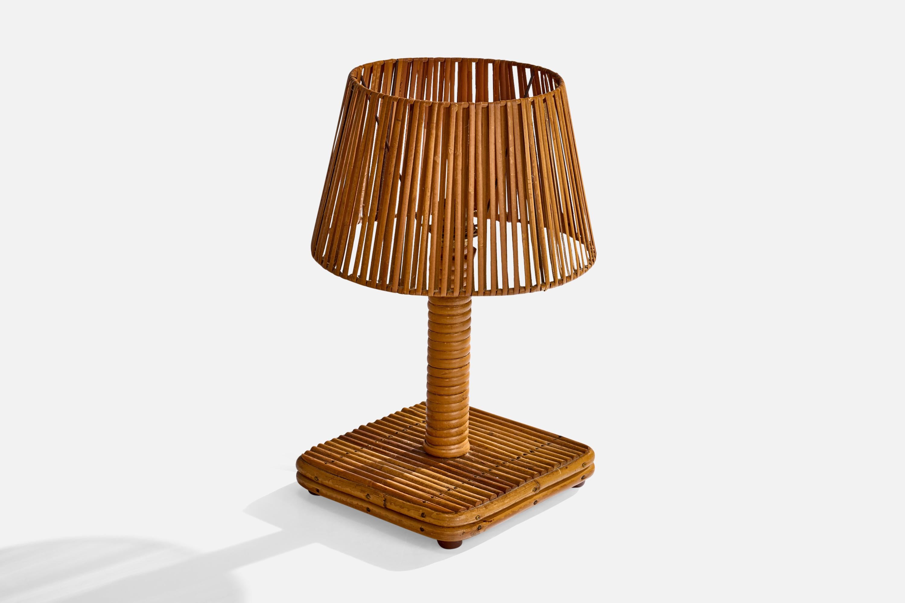 French Designer, Table Lamp, Rattan, France, 1970s In Good Condition For Sale In High Point, NC