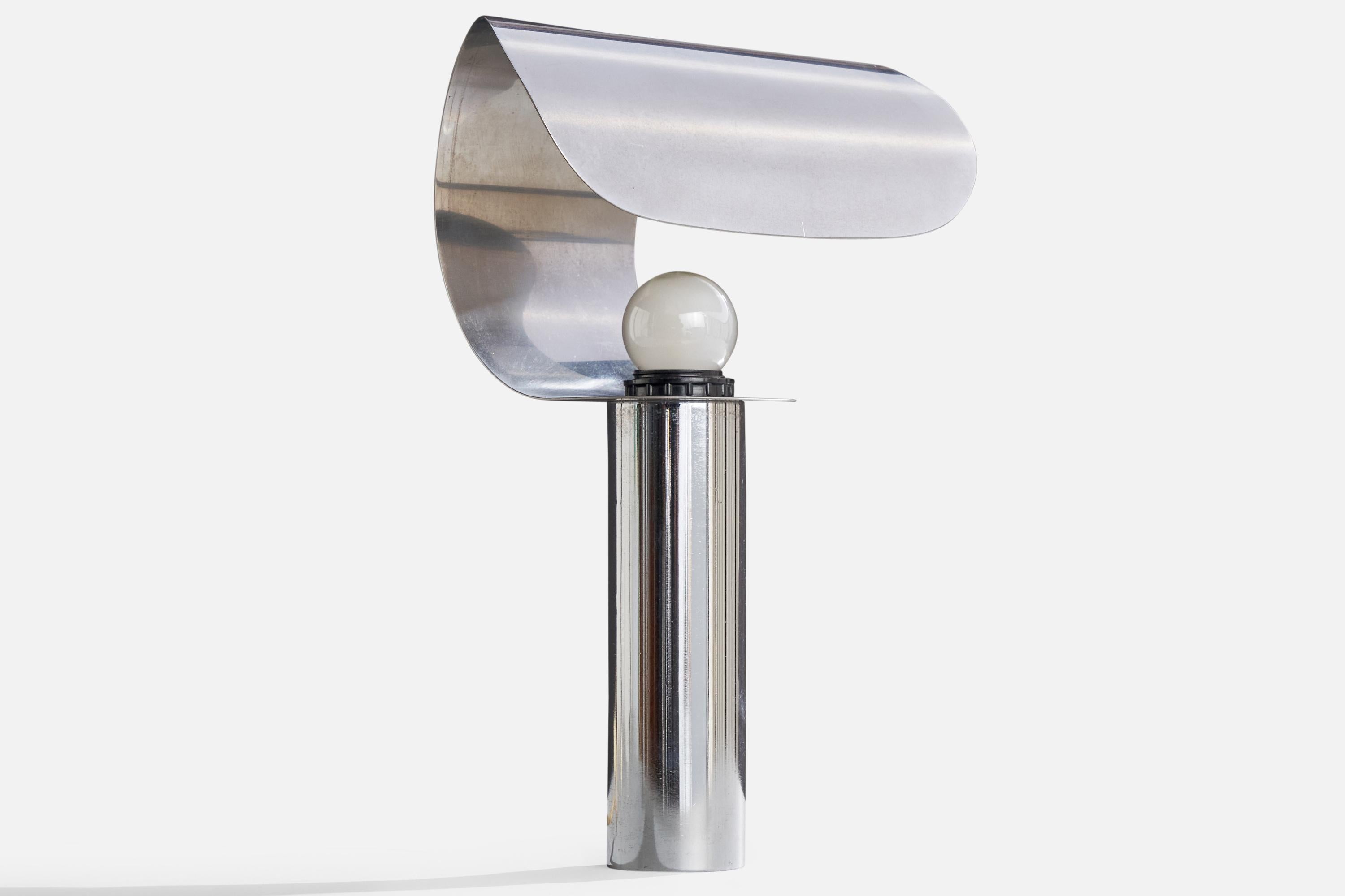 A steel table lamp designed and produced in France, c. 1970s. 

Dimensions of Lamp with Shade (inches): 14.1” H x 9.75“ W x 6.875“ D

Bulb Specifications: E-26 STD

Number of Sockets (per fixture): 1

All lighting will be converted for US usage. We
