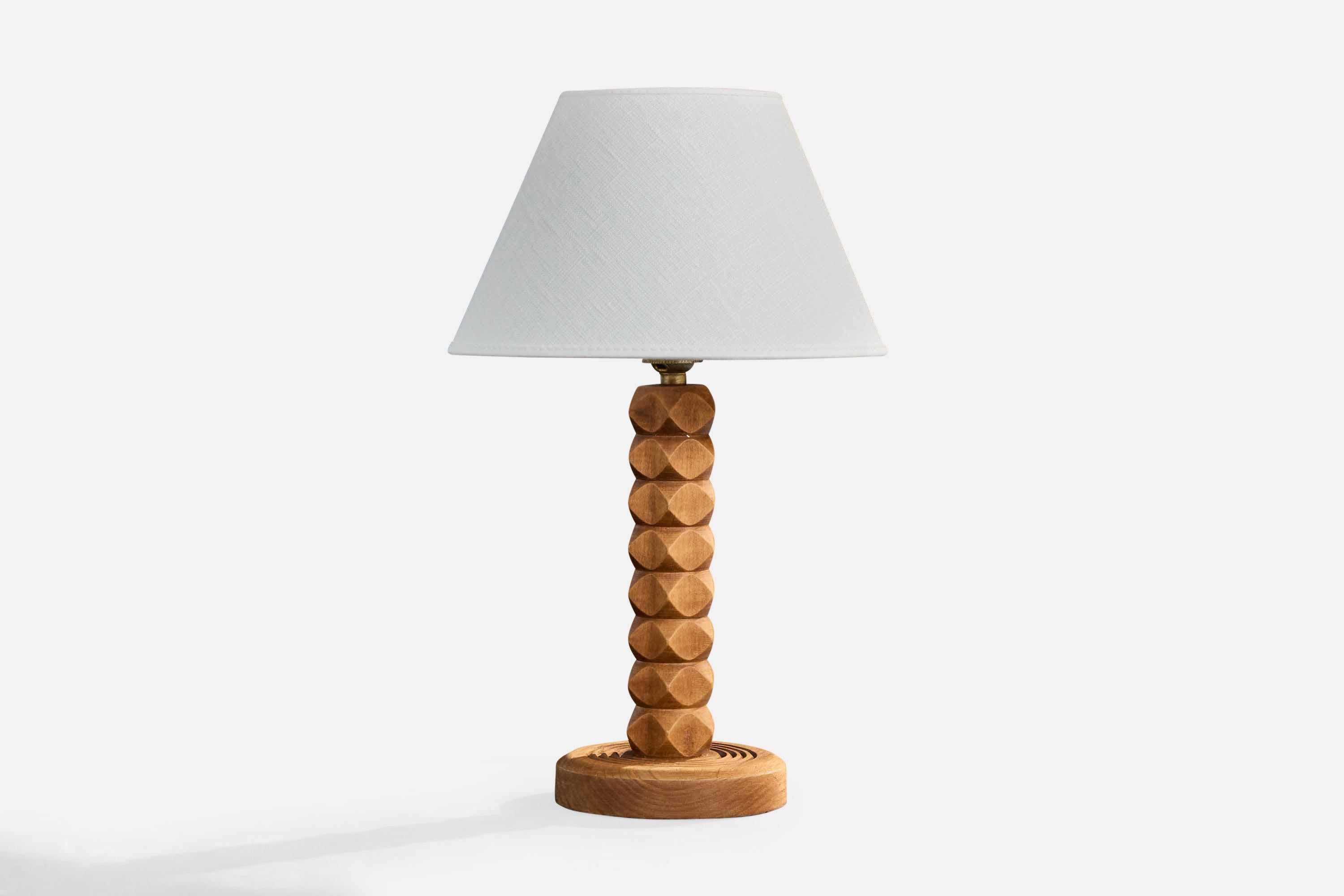 A carved wood table lamp designed and produced in France, c. 1950s.

Dimensions of Lamp (inches): 9.875