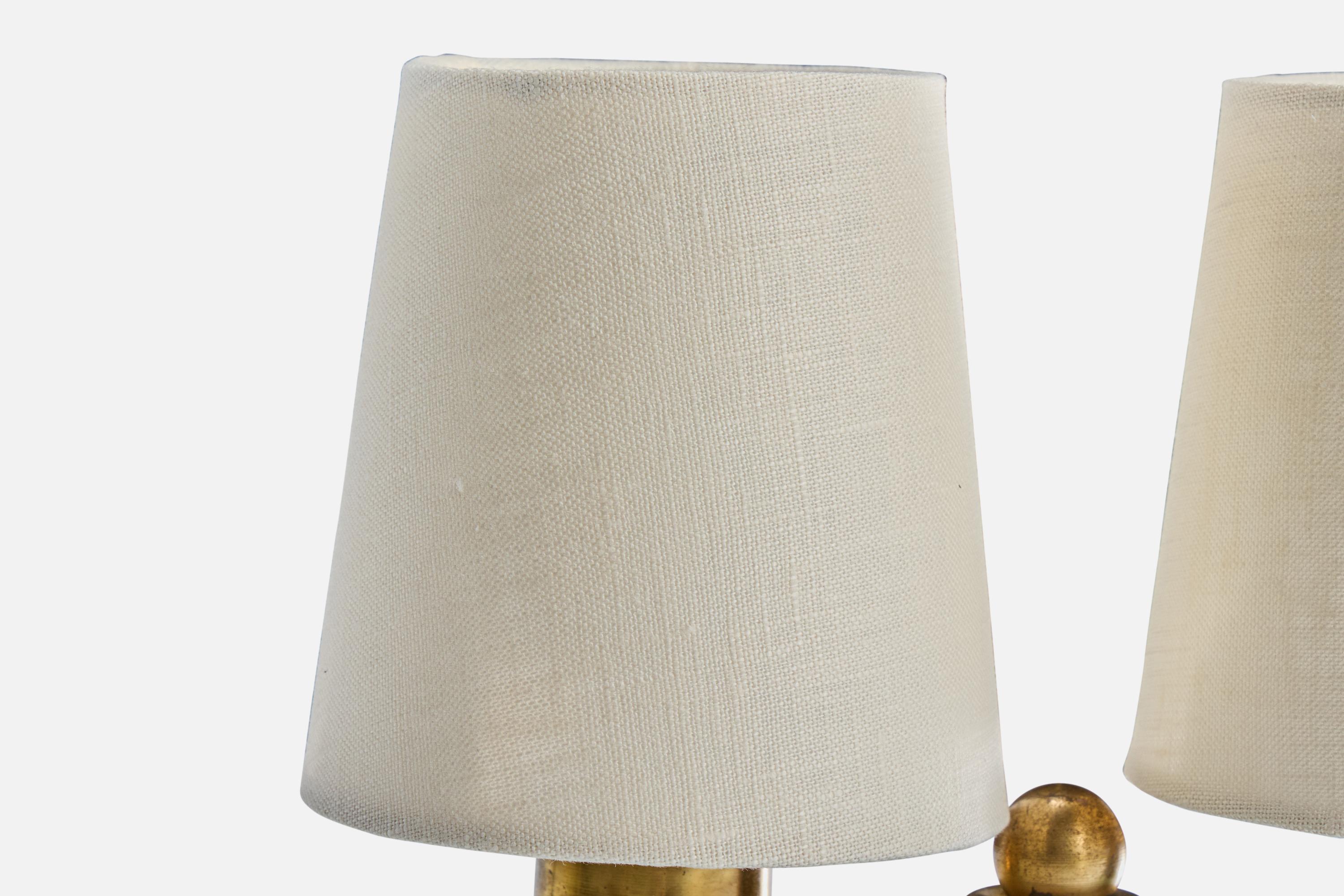 Französischer Designer, Tischlampen, Messing, Glas, Stoff, Frankreich, 1950er Jahre (Mitte des 20. Jahrhunderts) im Angebot