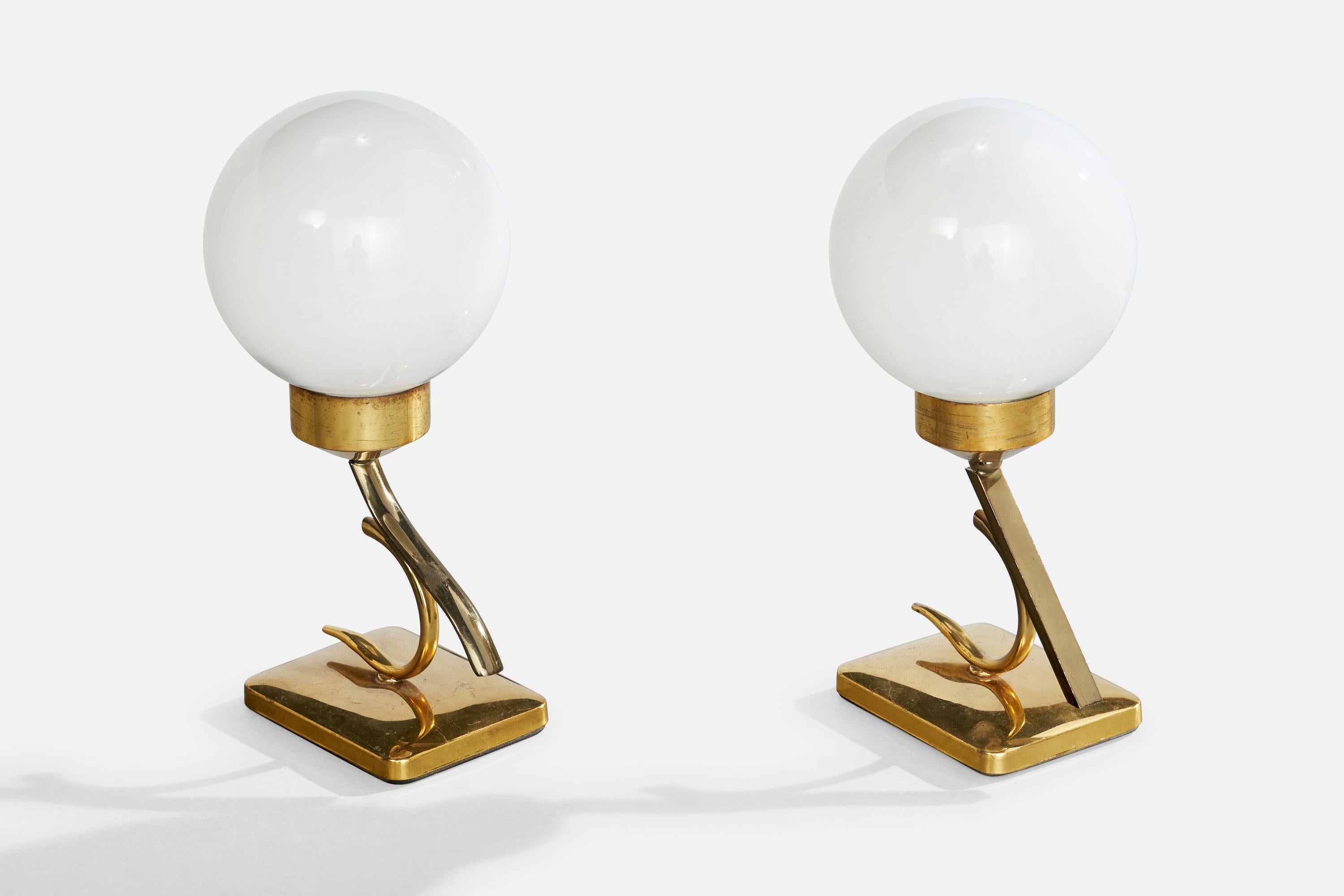 Französische Designerin, Tischlampen, Messing, Glas, Frankreich, 1950er Jahre (Mitte des 20. Jahrhunderts) im Angebot