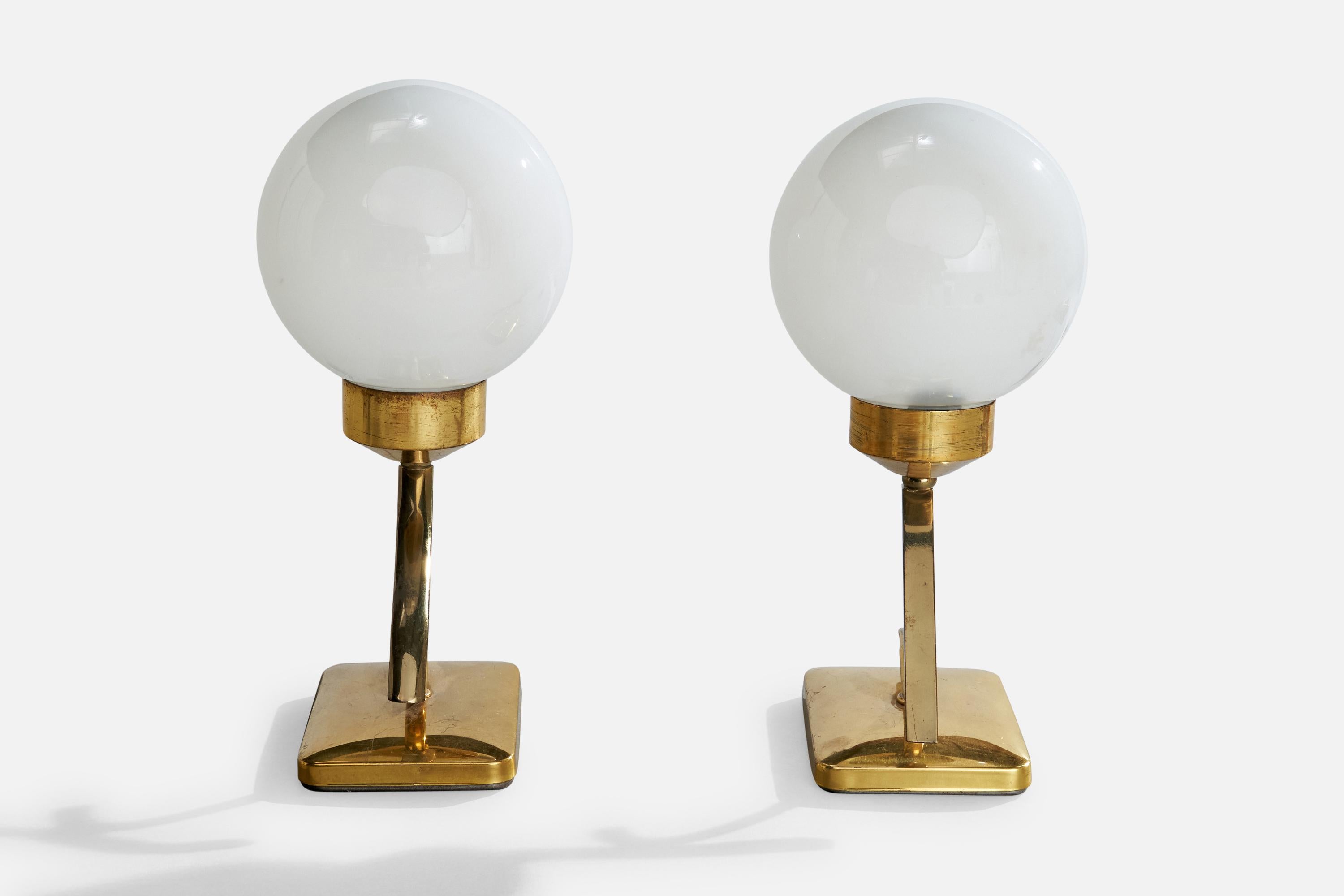 Französische Designerin, Tischlampen, Messing, Glas, Frankreich, 1950er Jahre im Angebot 1