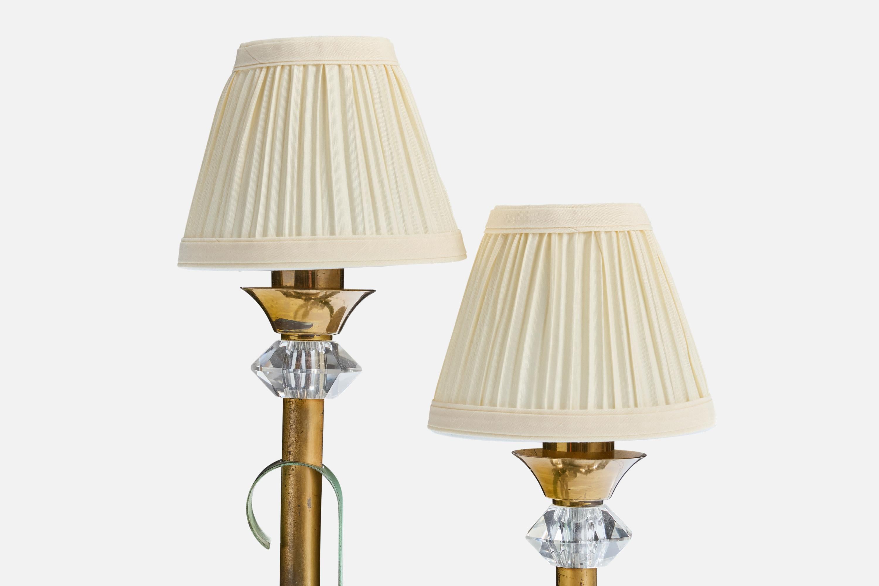 Designer français, lampes de table, laiton, métal, acrylique, tissu, France, années 1950 Bon état - En vente à High Point, NC