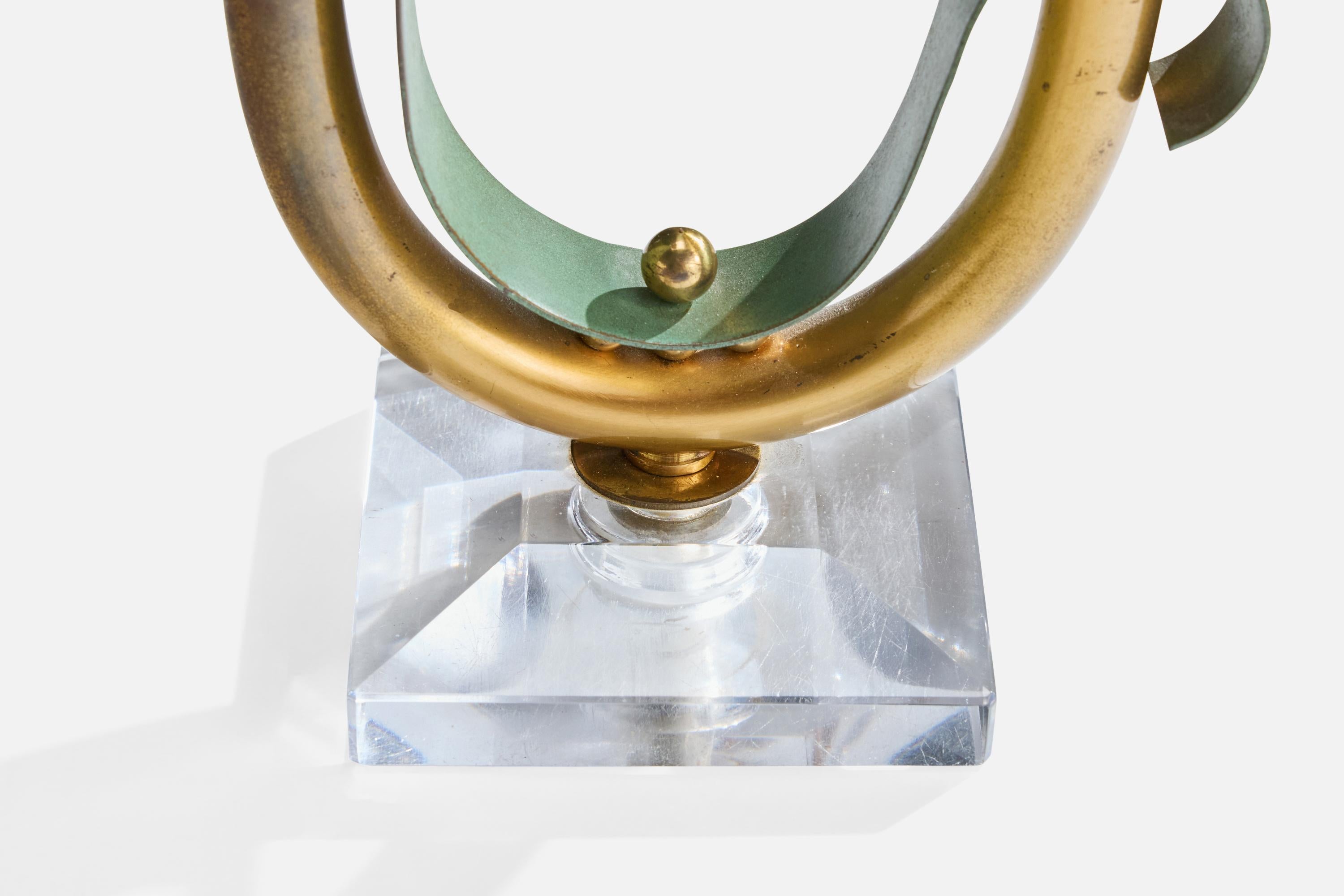 Designer français, lampes de table, laiton, métal, acrylique, tissu, France, années 1950 en vente 1