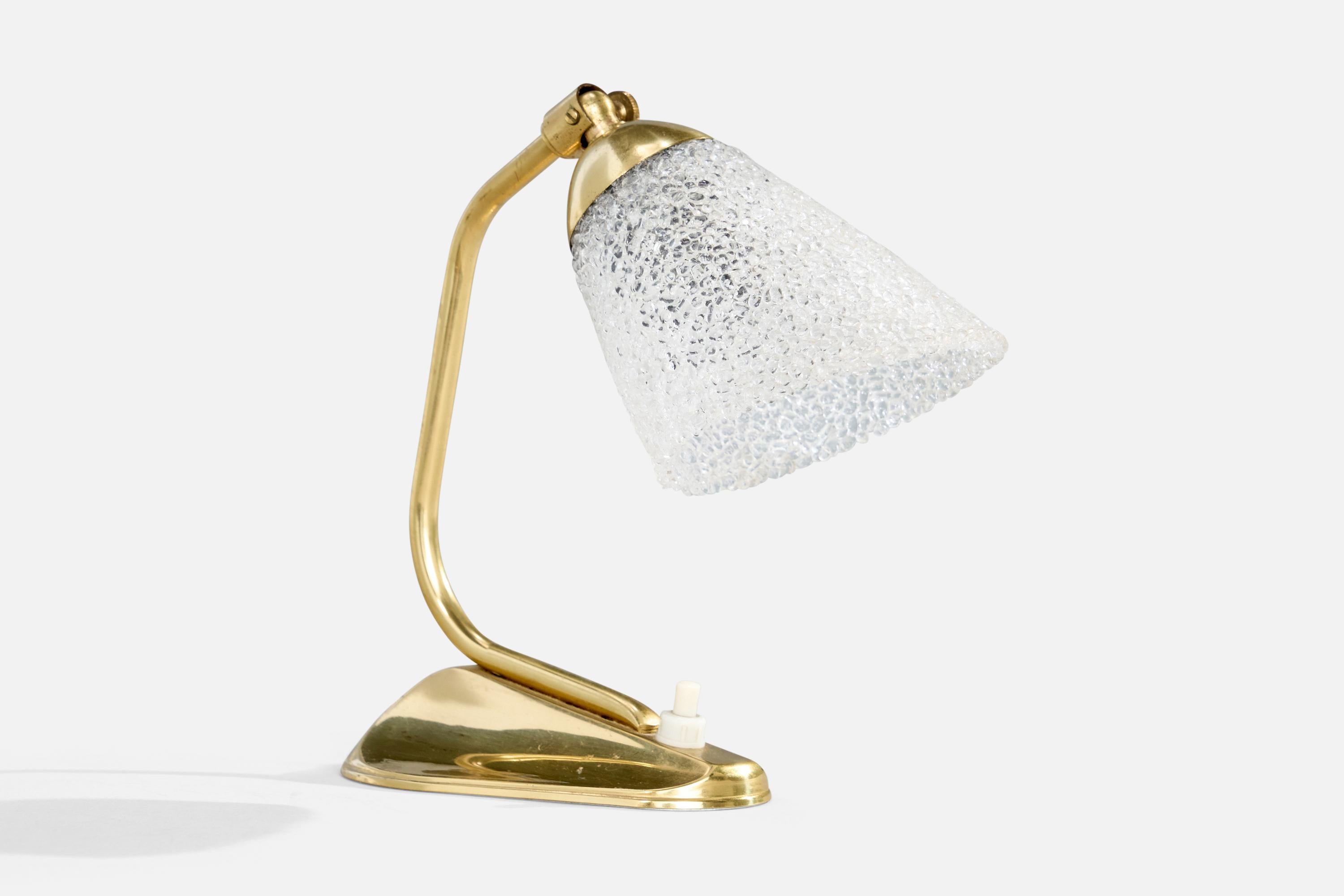 Designer français, lampes de table, laiton, résine plastique, France, années 1950 Bon état - En vente à High Point, NC