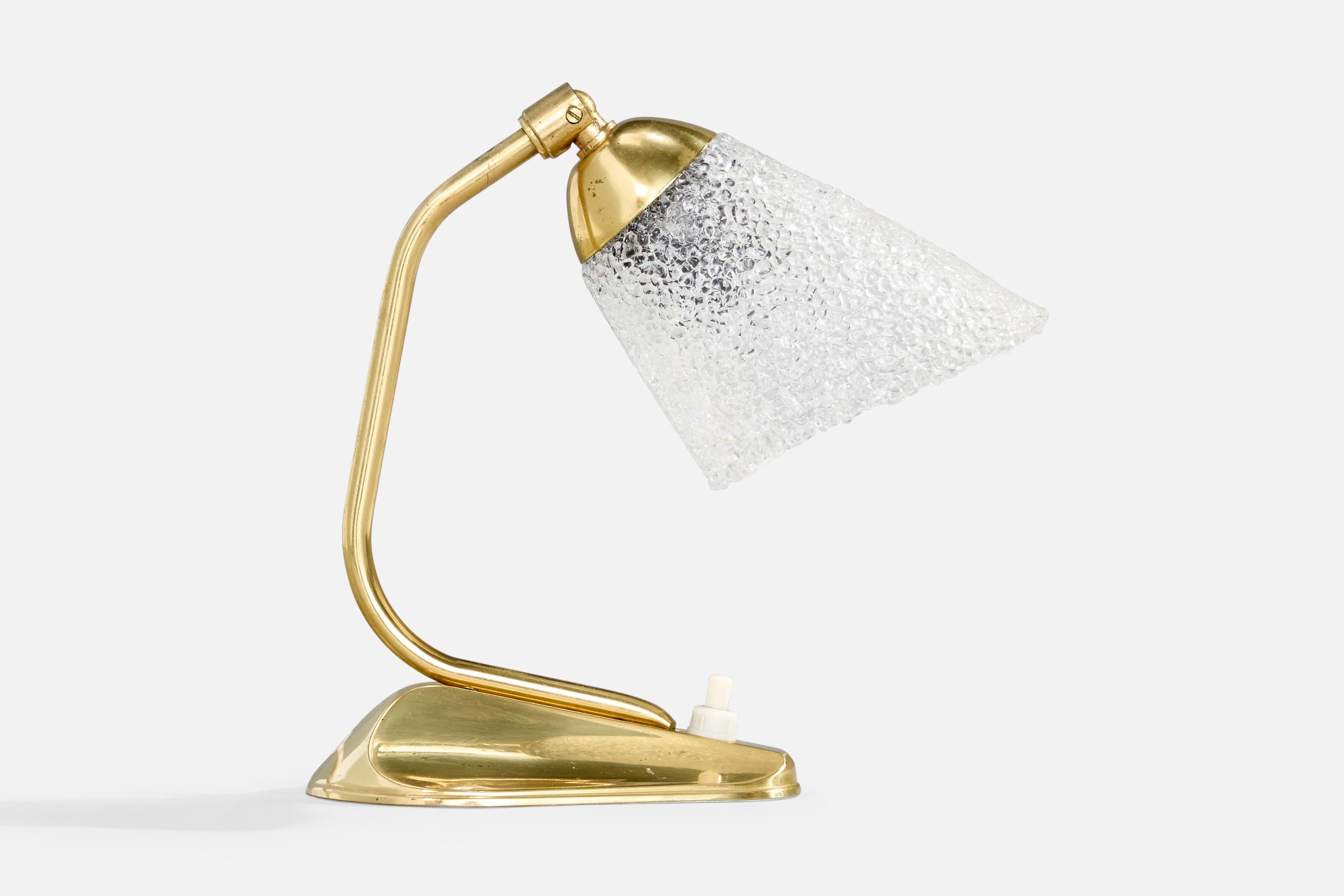 Milieu du XXe siècle Designer français, lampes de table, laiton, résine plastique, France, années 1950 en vente