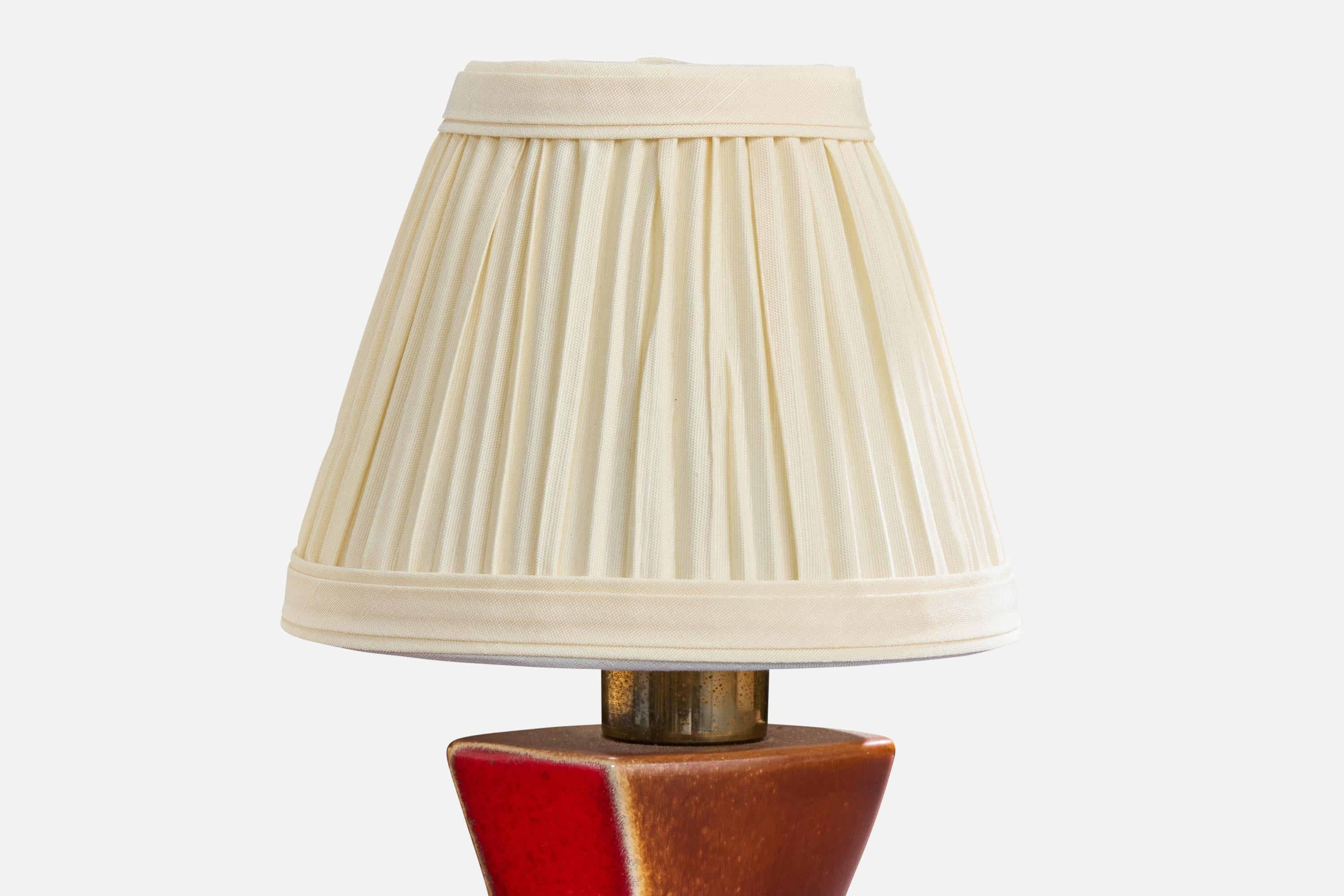 Laiton Designer français, lampes de table, céramique, laiton, tissu, France, années 1960 en vente