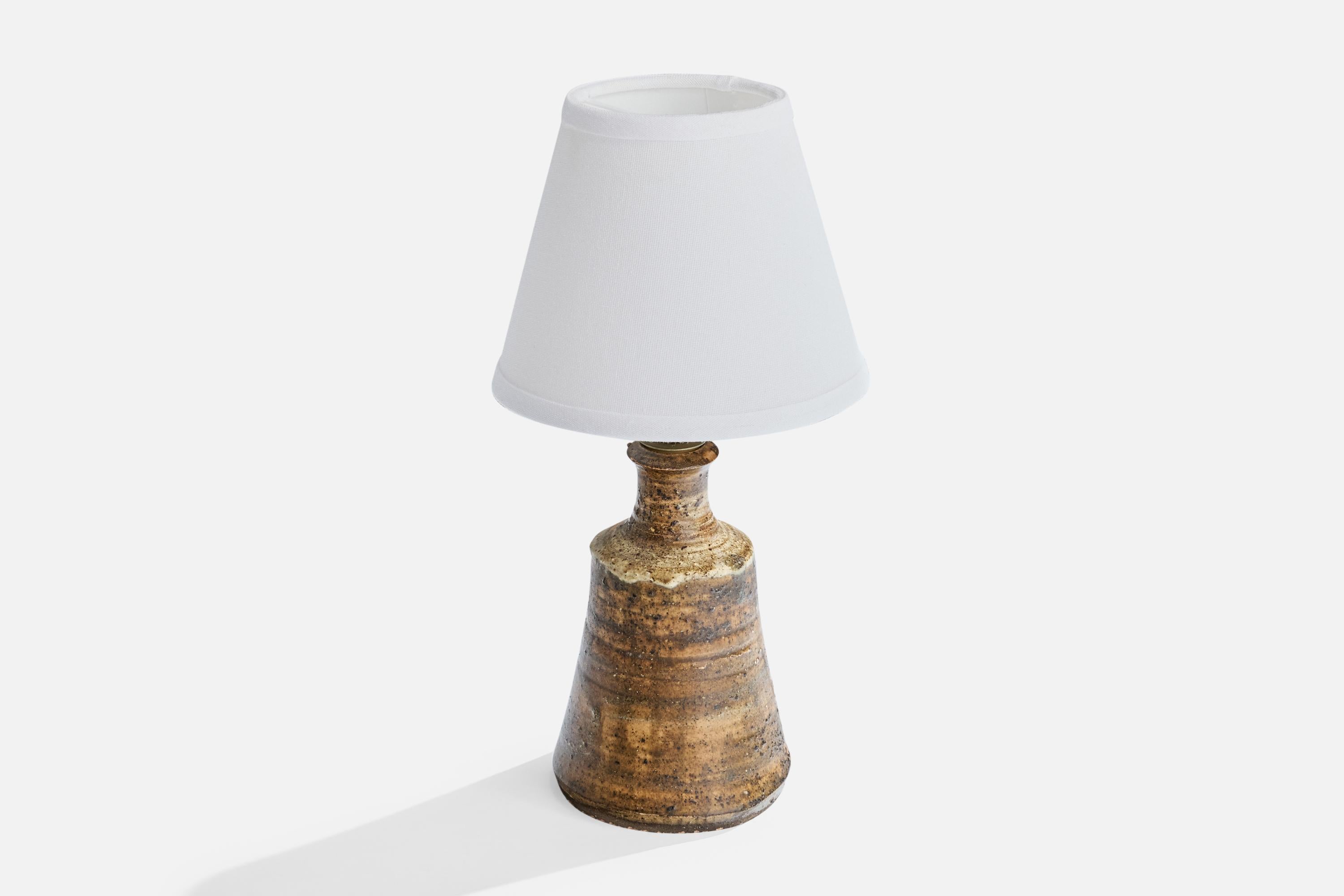 Francese Lampade da tavolo di design francese, ceramica, ottone, Francia, anni '50 in vendita