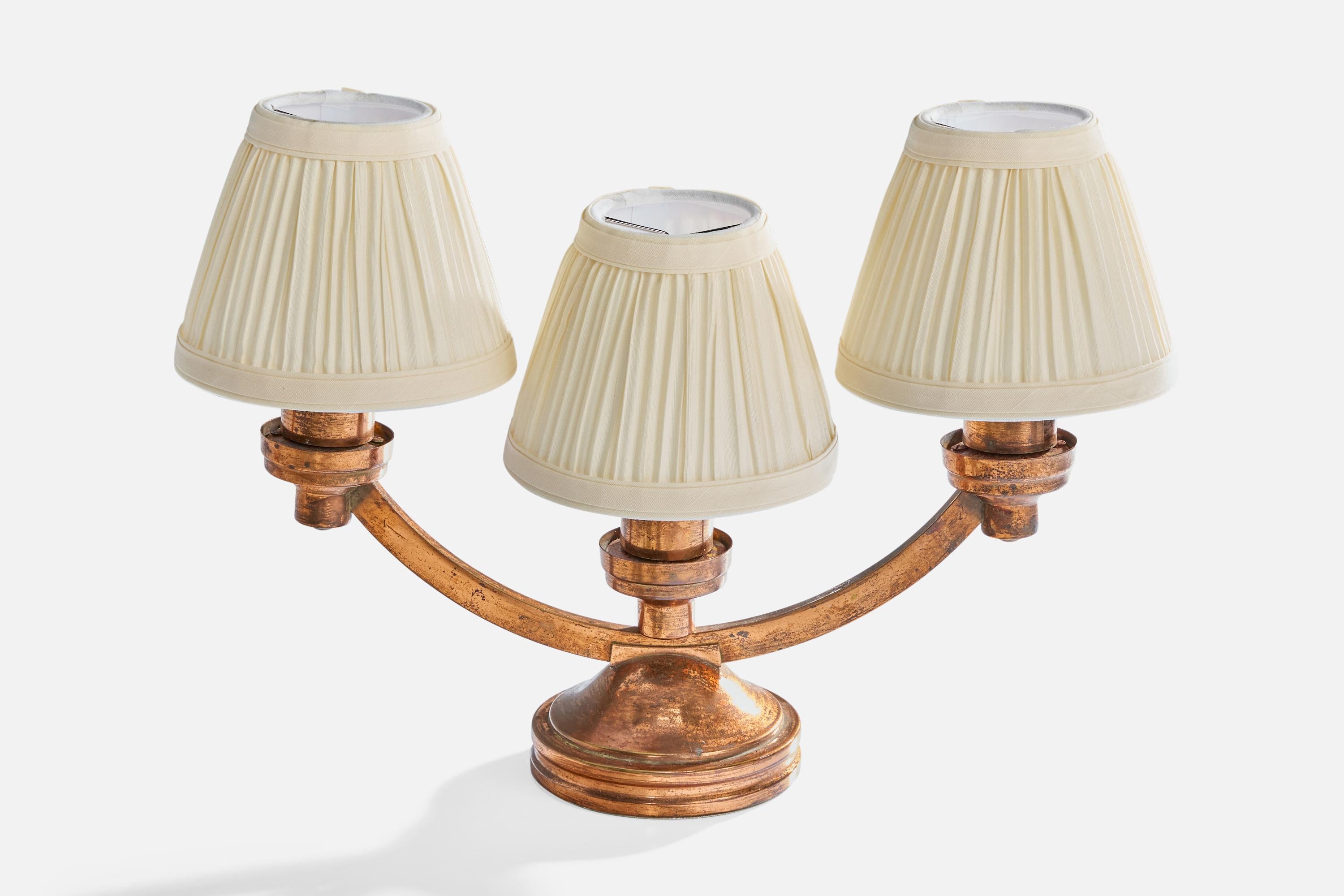 Designer francese, lampade da tavolo, rame, tessuto, Francia, anni '40 In condizioni buone in vendita a High Point, NC