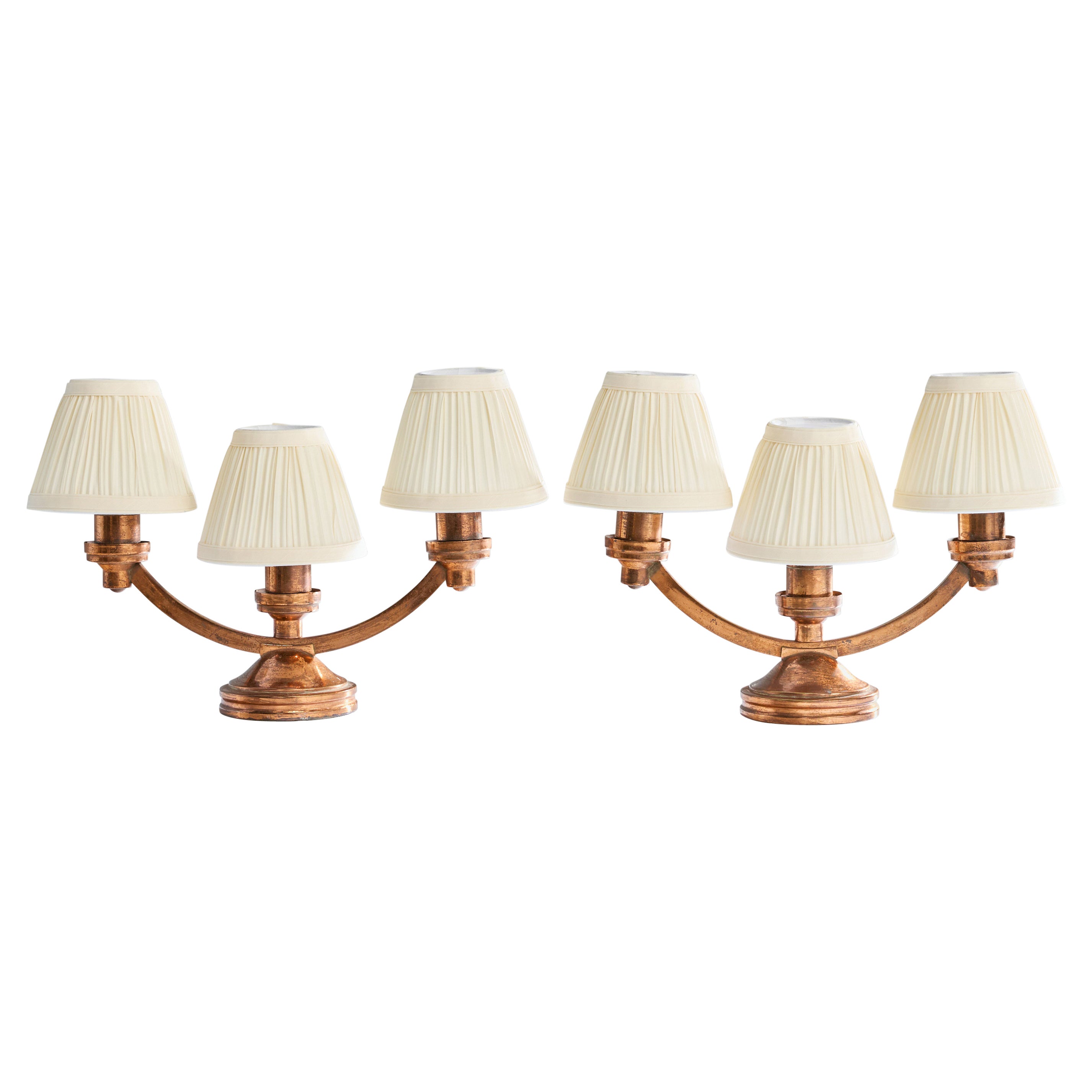 Designer francese, lampade da tavolo, rame, tessuto, Francia, anni '40 in vendita