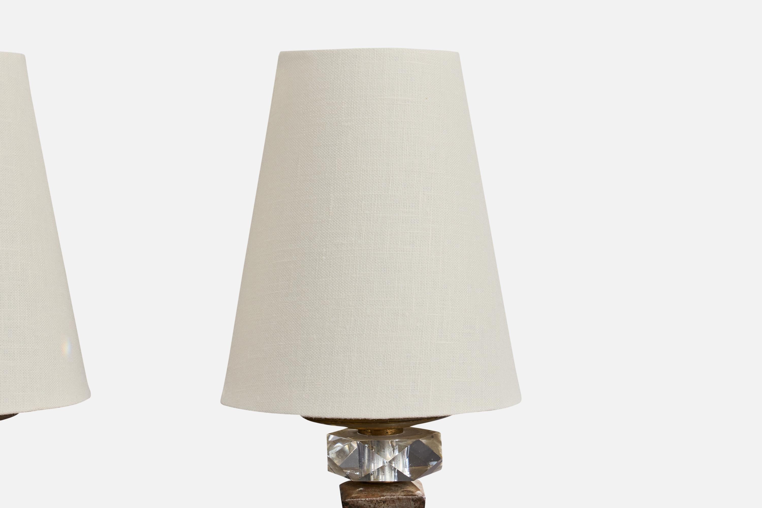 Diseñador francés, Lámparas de mesa, Hierro, Latón, Acrílico, Tela, Francia, Años 50 en Bueno estado para la venta en High Point, NC