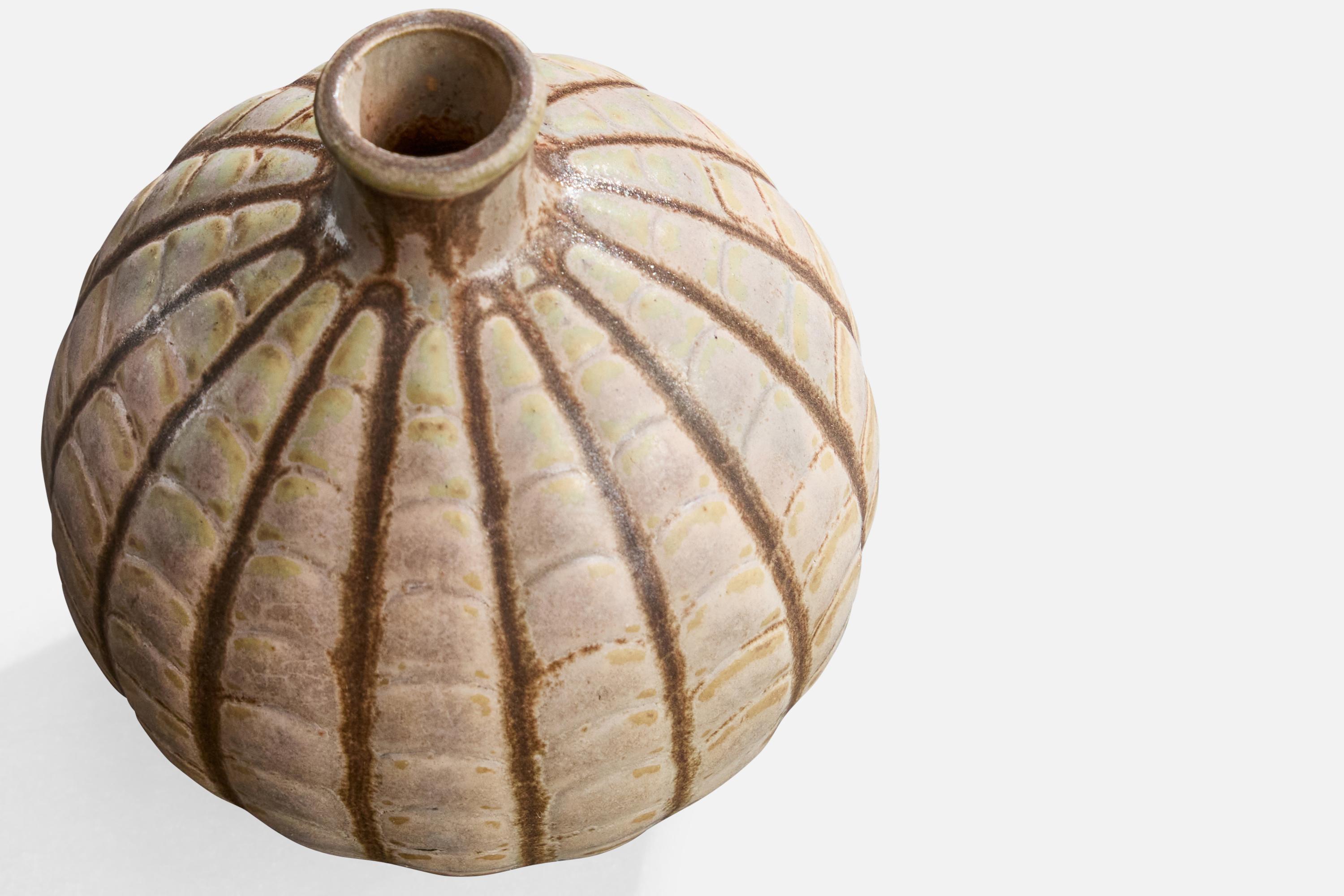 French Designer, Vase, Ceramic, France, 1950s In Good Condition For Sale In High Point, NC