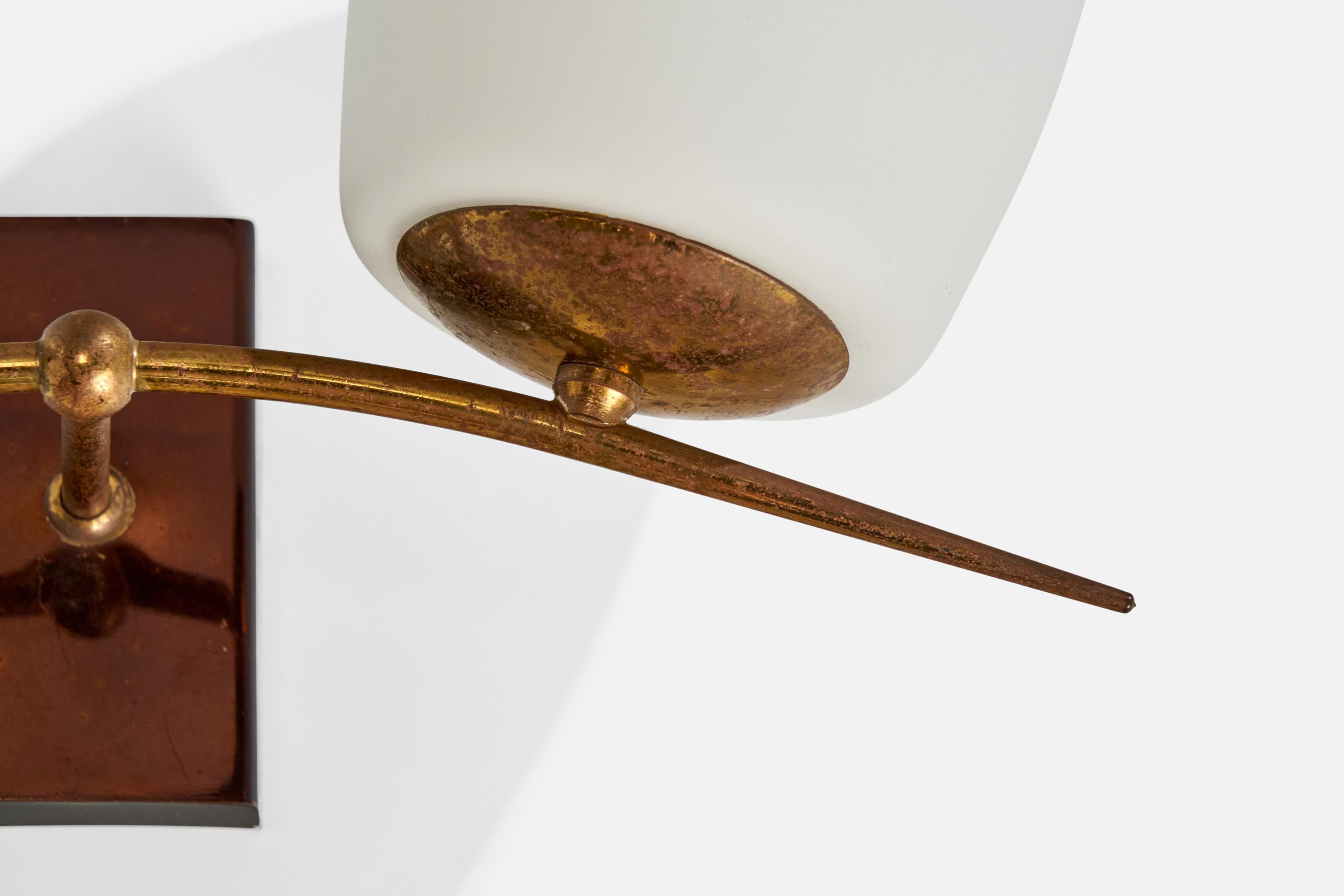 Metà XX secolo Lampada da parete di design francese, ottone, rame, vetro, Francia, anni '50 in vendita