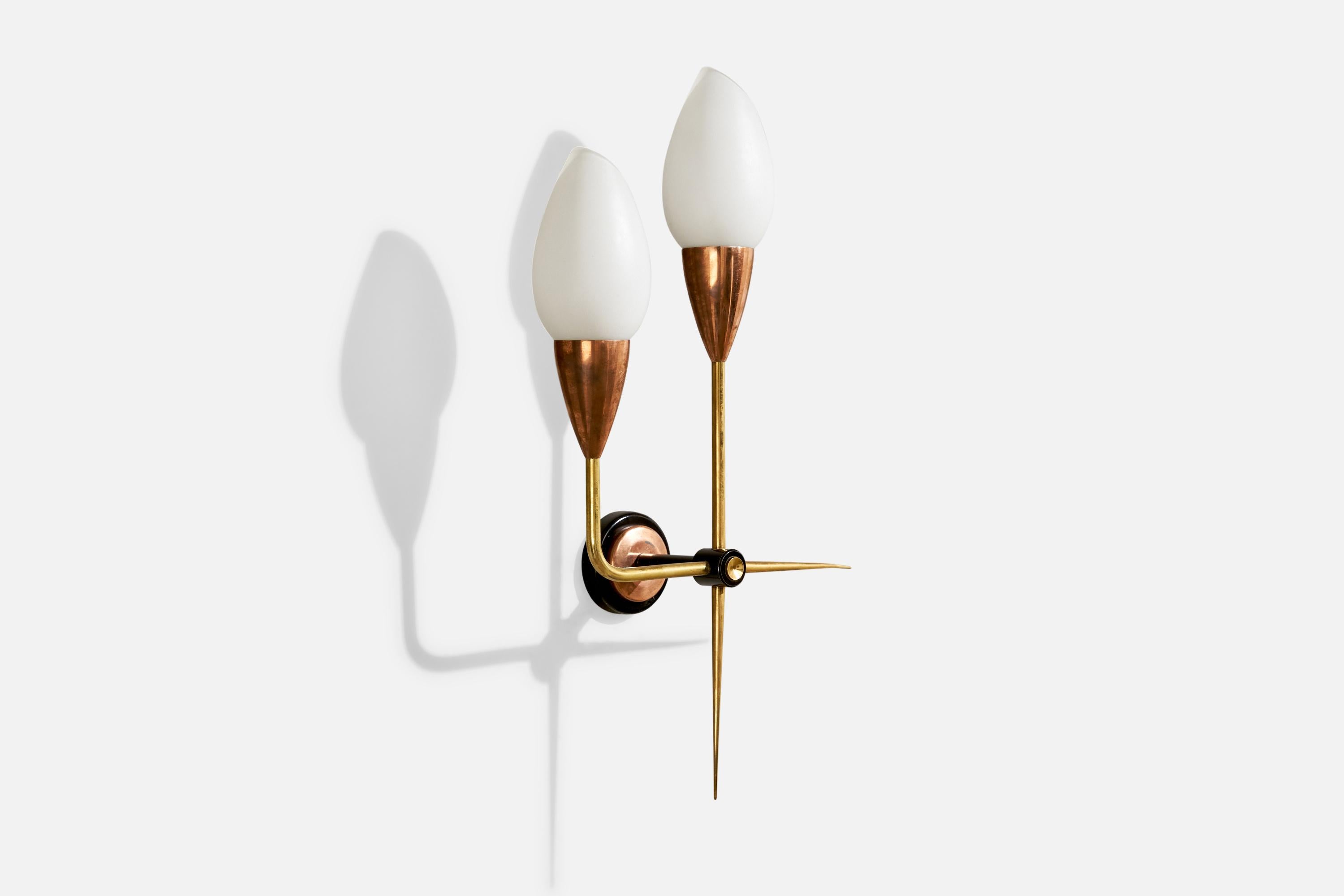 Mid-Century moderno Lampada da parete di design francese, ottone, rame, metallo, vetro, Francia, anni '50 in vendita