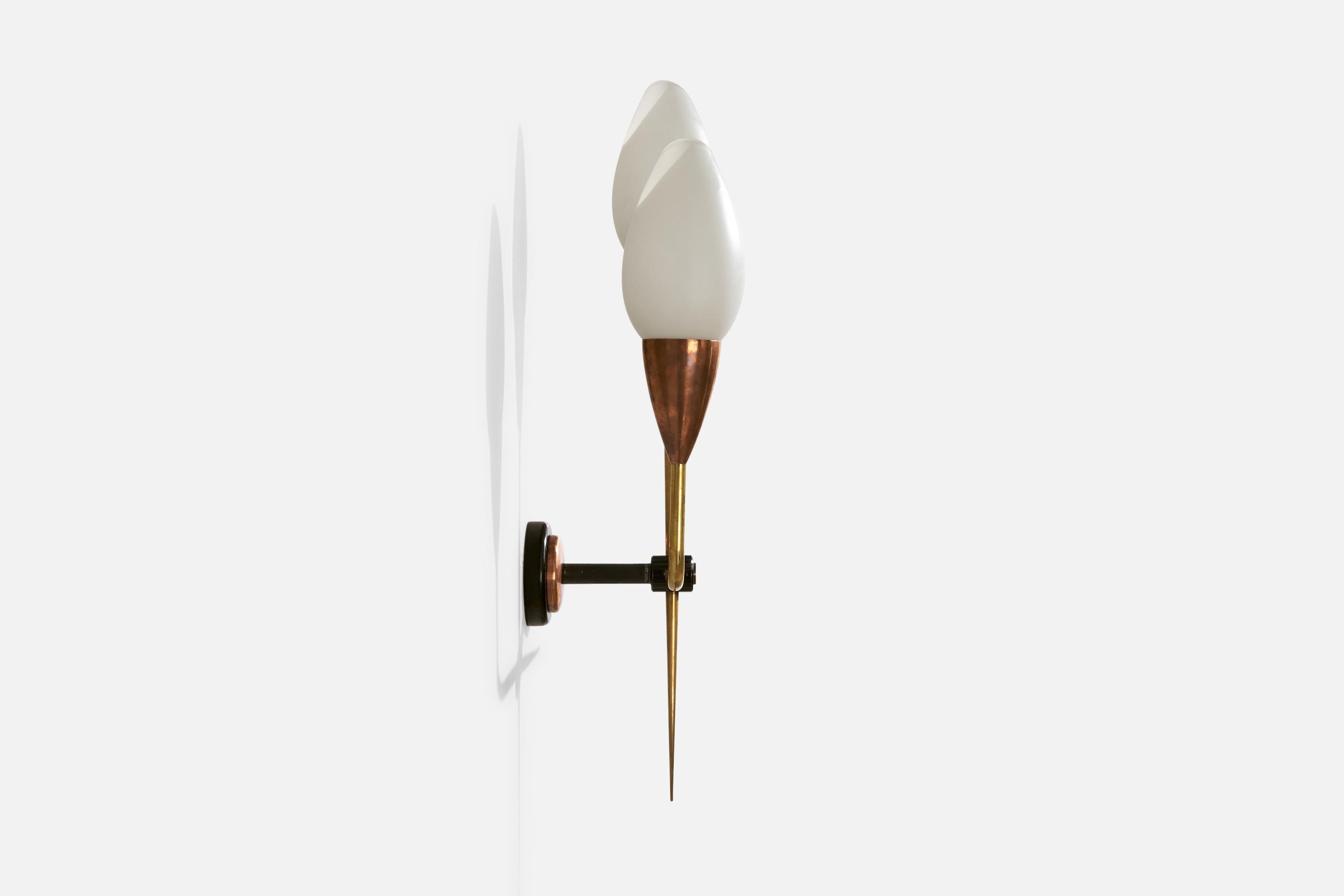 Francese Lampada da parete di design francese, ottone, rame, metallo, vetro, Francia, anni '50 in vendita