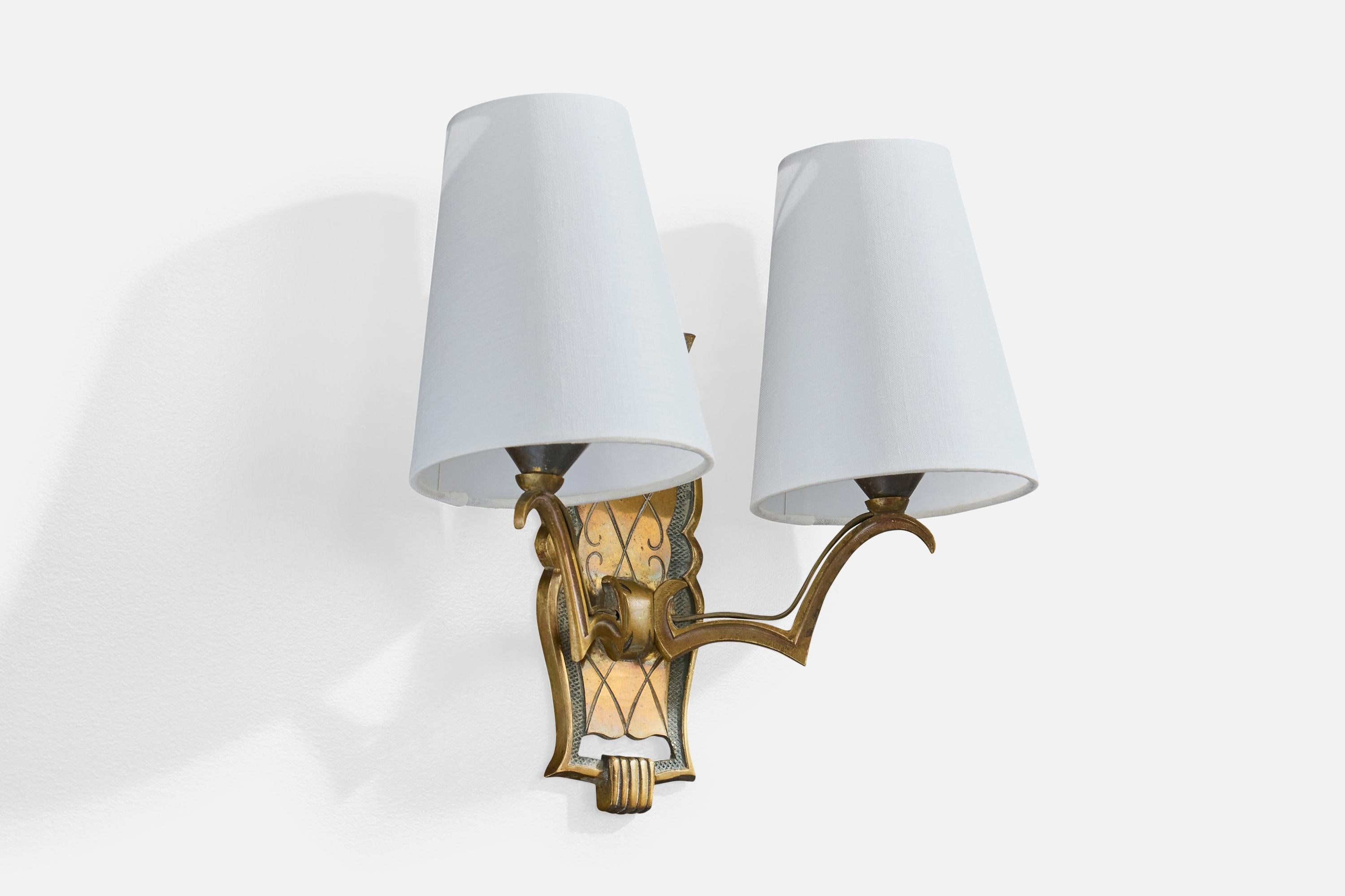 Diseñador francés, Aplique, Latón, Tela, Francia, Década de 1930 Moderno de mediados de siglo en venta