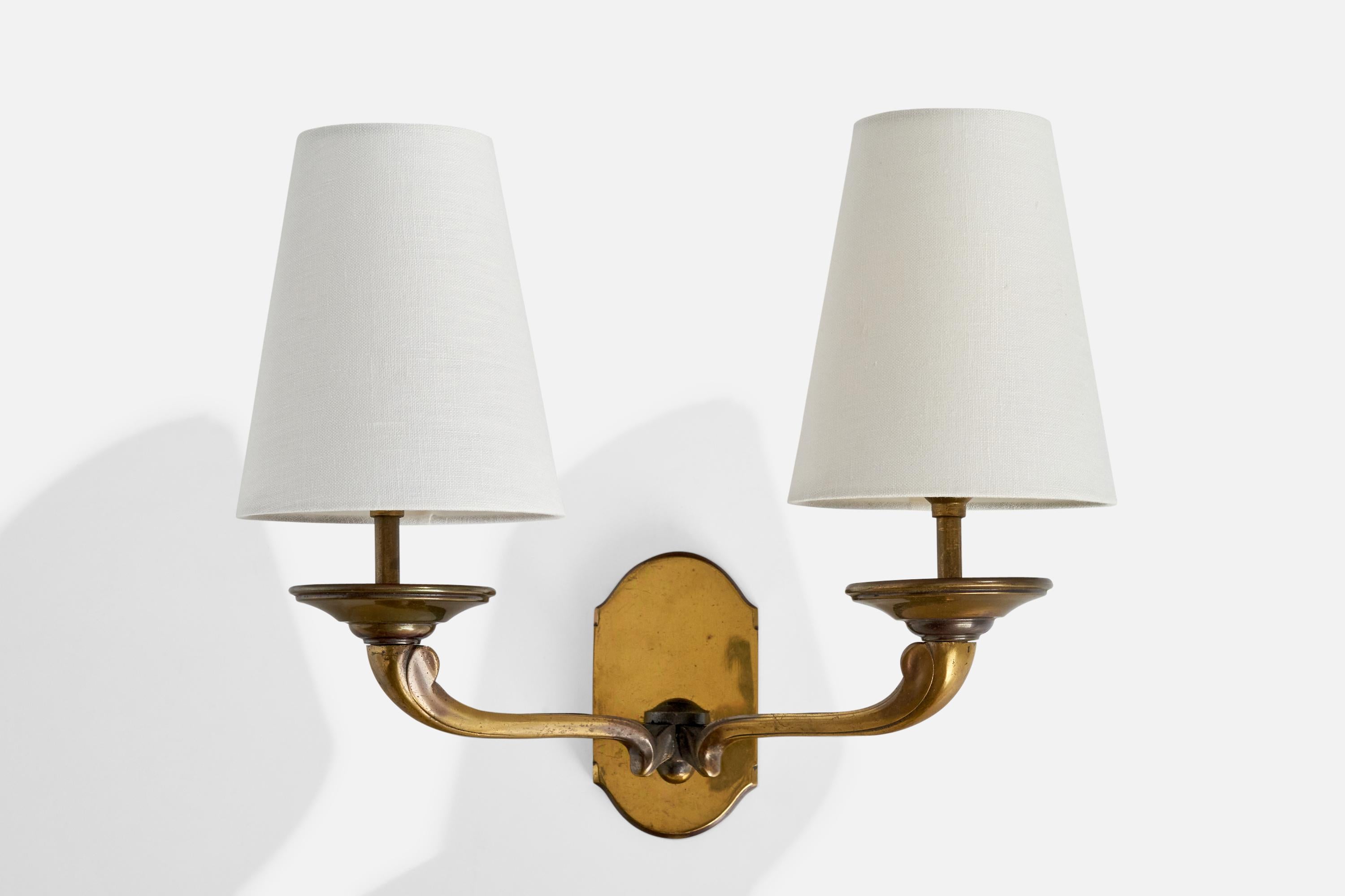 A brass and white fabric wall light designed and produced in France, c. 1940s.

Overall Dimensions (inches):  11.75” H x  13.5” W x  7.875“D
Back Plate Dimensions (Inches):  5” H x 2.875” W x .75” D

Bulb Specifications: Bayonet Bulbs
Number of